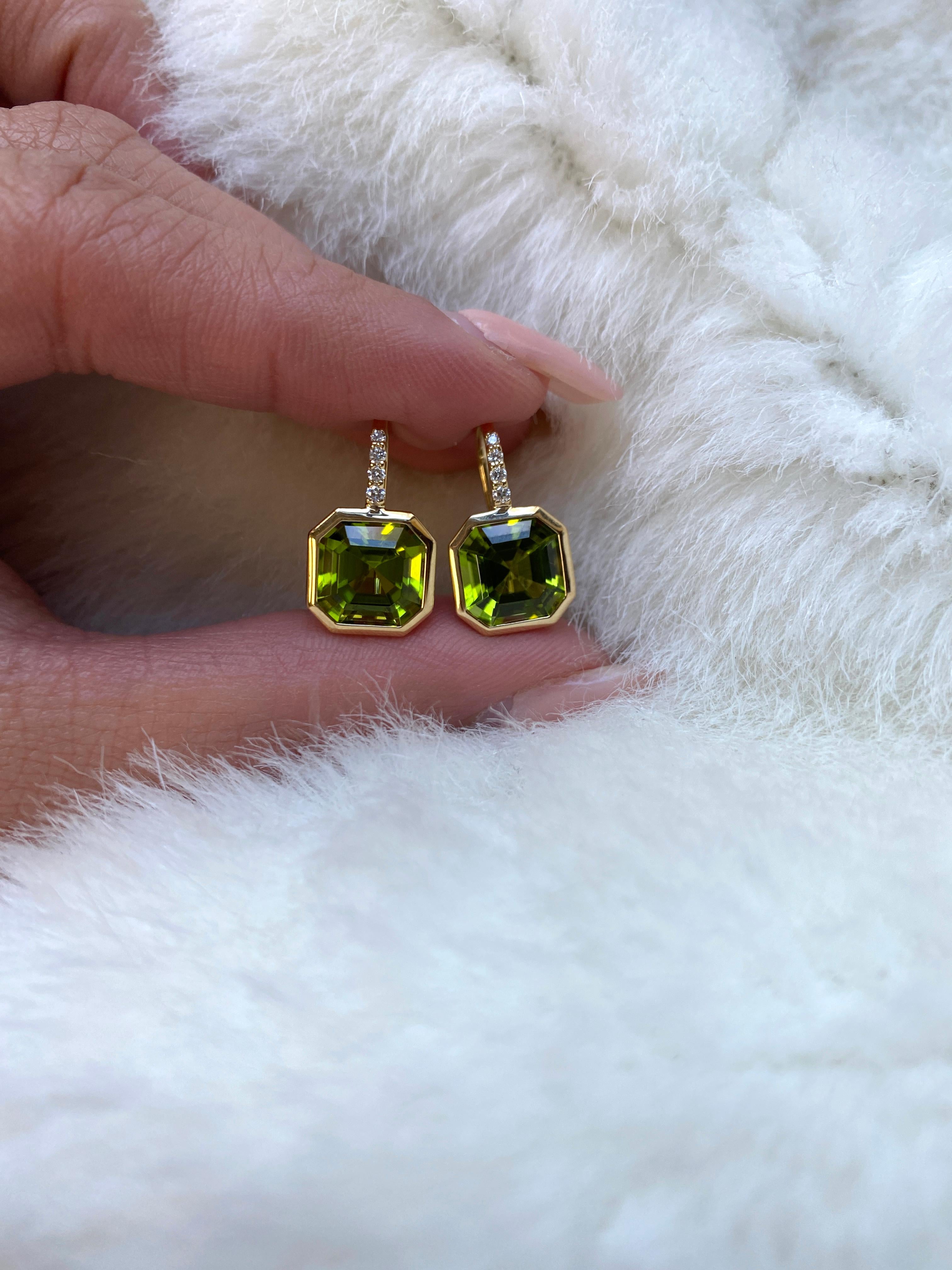 Goshwara Emerald Cut Peridot on Wire Earrings In New Condition In New York, NY