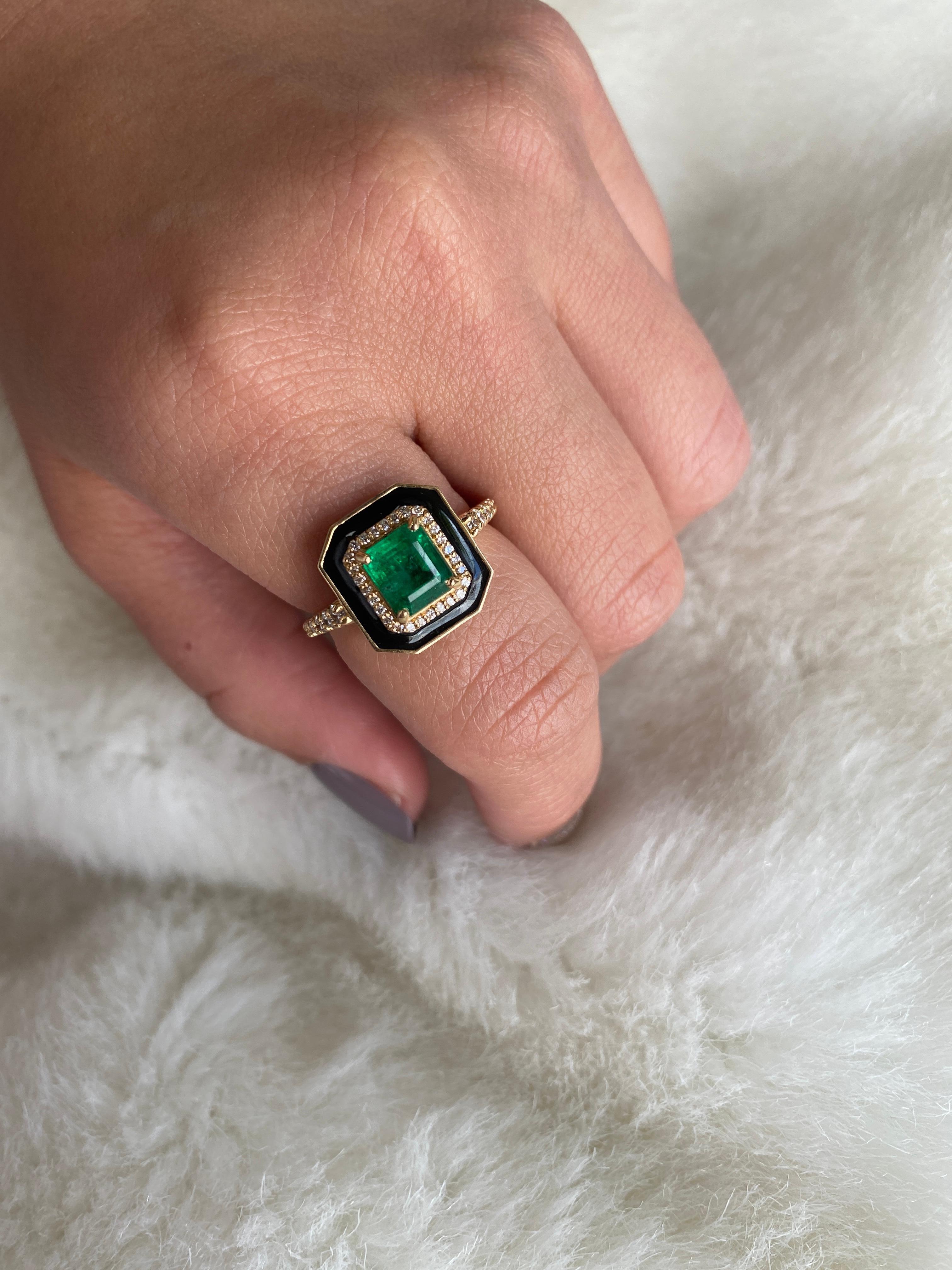 Ring mitshwara-Smaragd, Diamanten und schwarzer Emaille (Smaragdschliff)