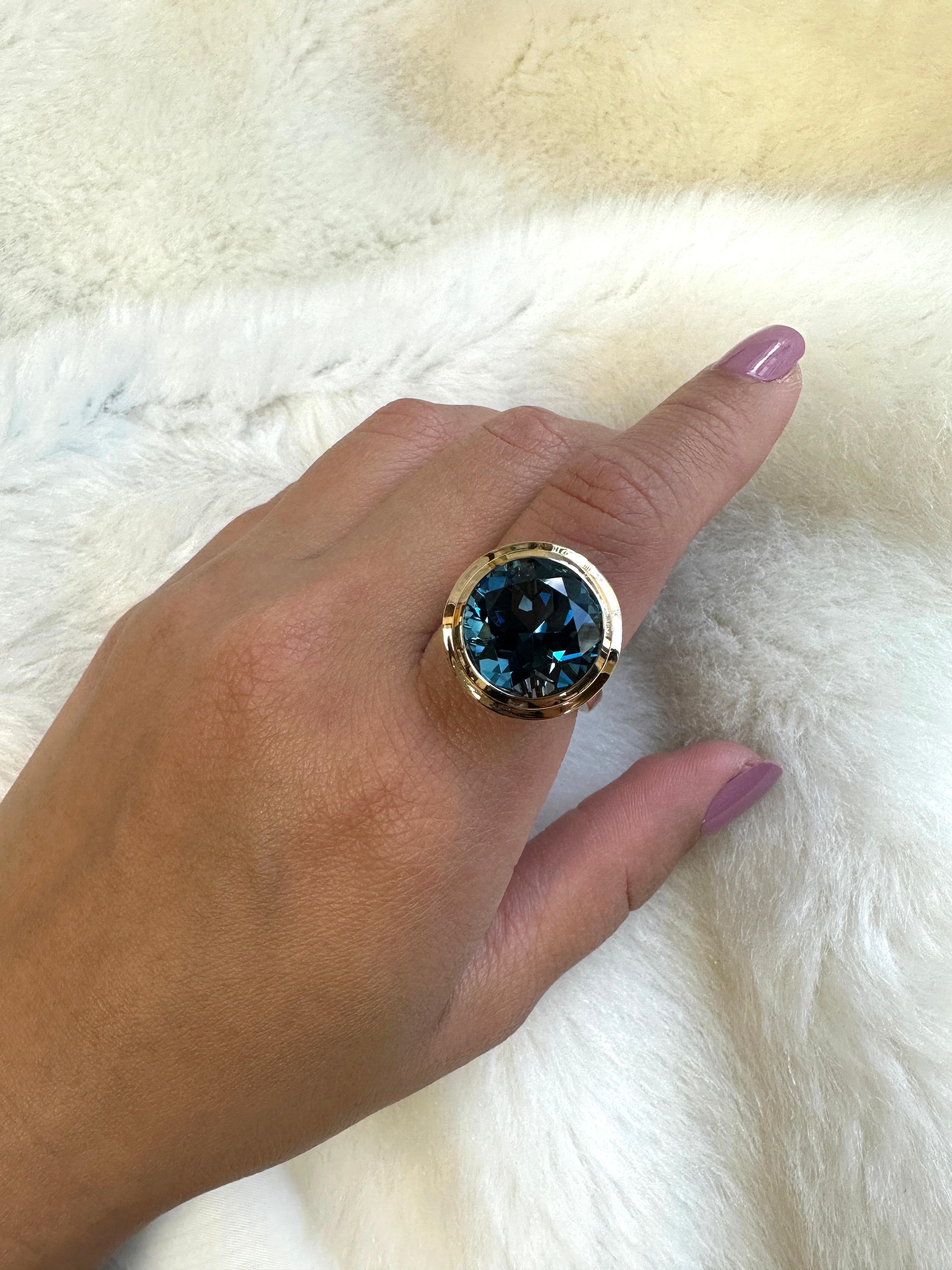 Contemporary Goshwara Faceted Round London Blue Topaz Ring For Sale