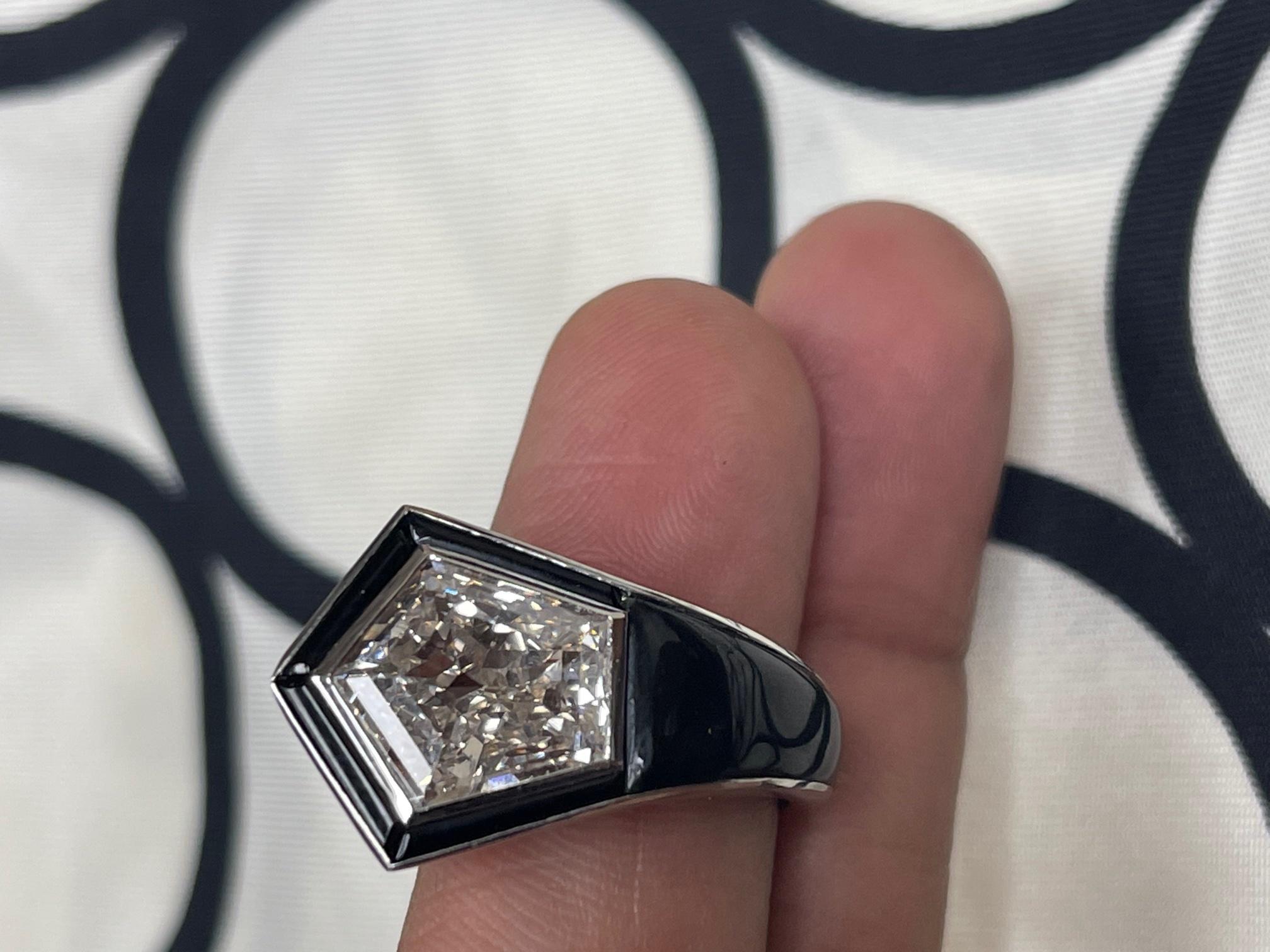 Goshwara Fancy Cut Diamond with Black Jade Ring In New Condition For Sale In New York, NY