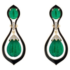 Ohrringe mit geriffelten Smaragdtropfen und Diamanten vonshwara