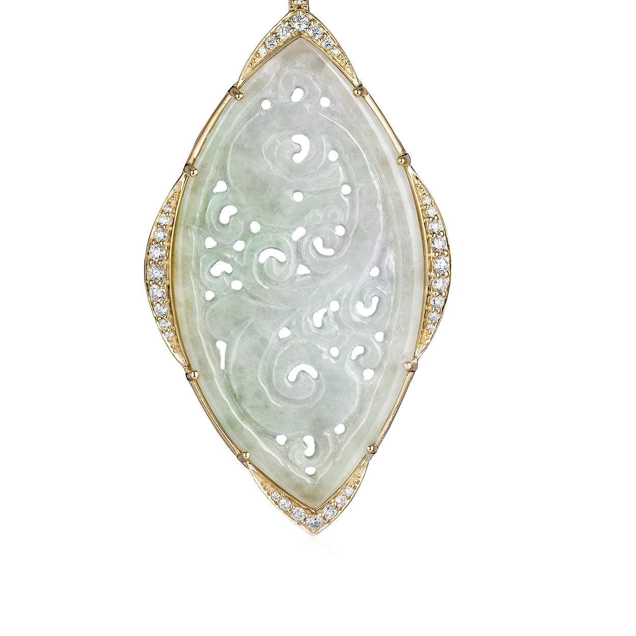 Goshwara G - One 18 Karat Gold Carved Jade Emerald and Diamond Drop Earring In New Condition In Troy, MI