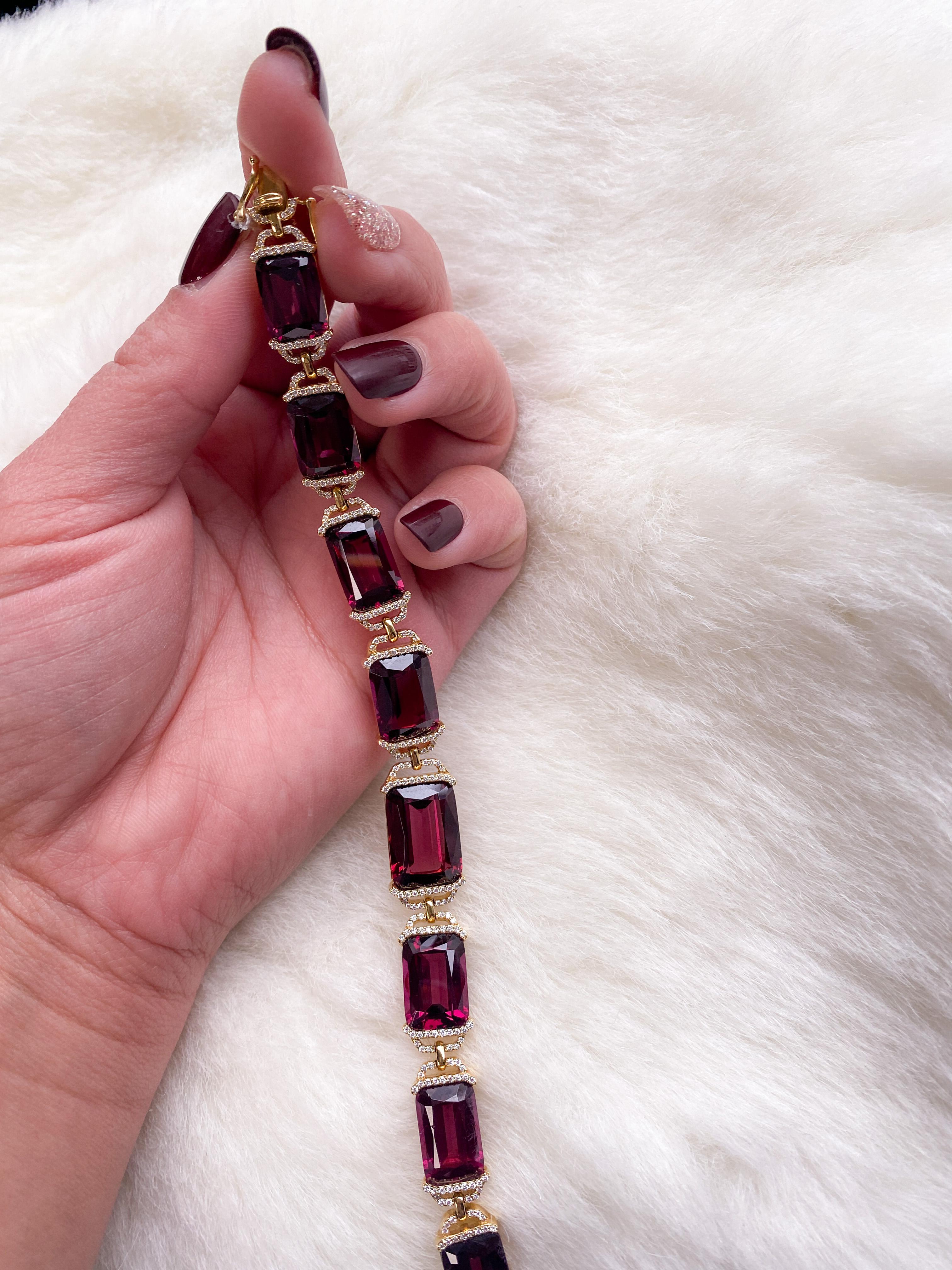 This Garnet Cushion Bracelet from the exquisite 'Gossip' Collection is a captivating and luxurious piece of jewelry that exudes elegance and sophistication. Crafted with meticulous attention to detail, this bracelet features lustrous 18K yellow gold