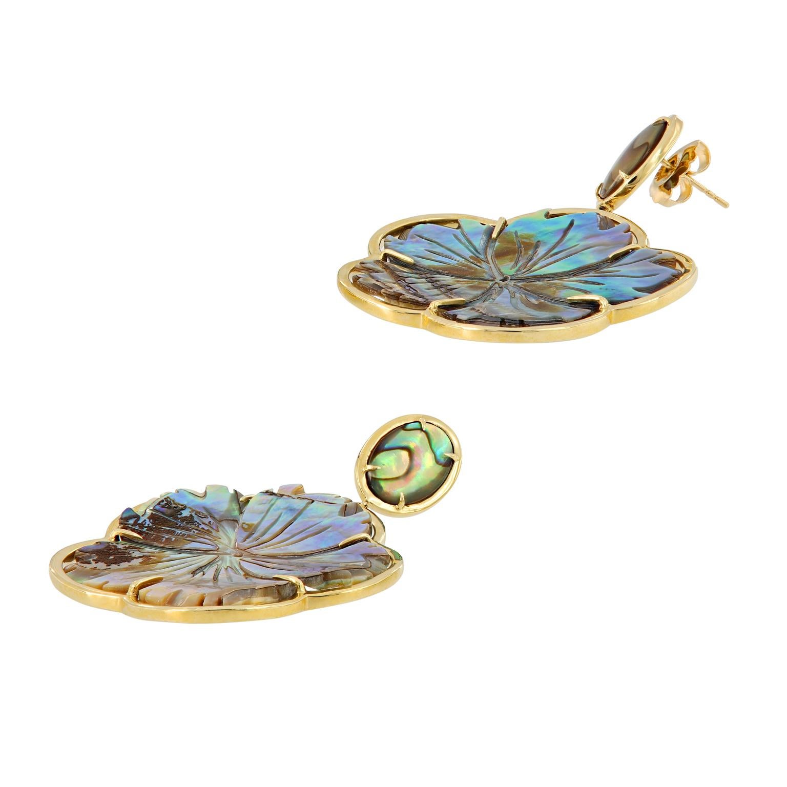Goshwara “Innate” Carved Abalone Yellow Gold Earrings In New Condition In Troy, MI