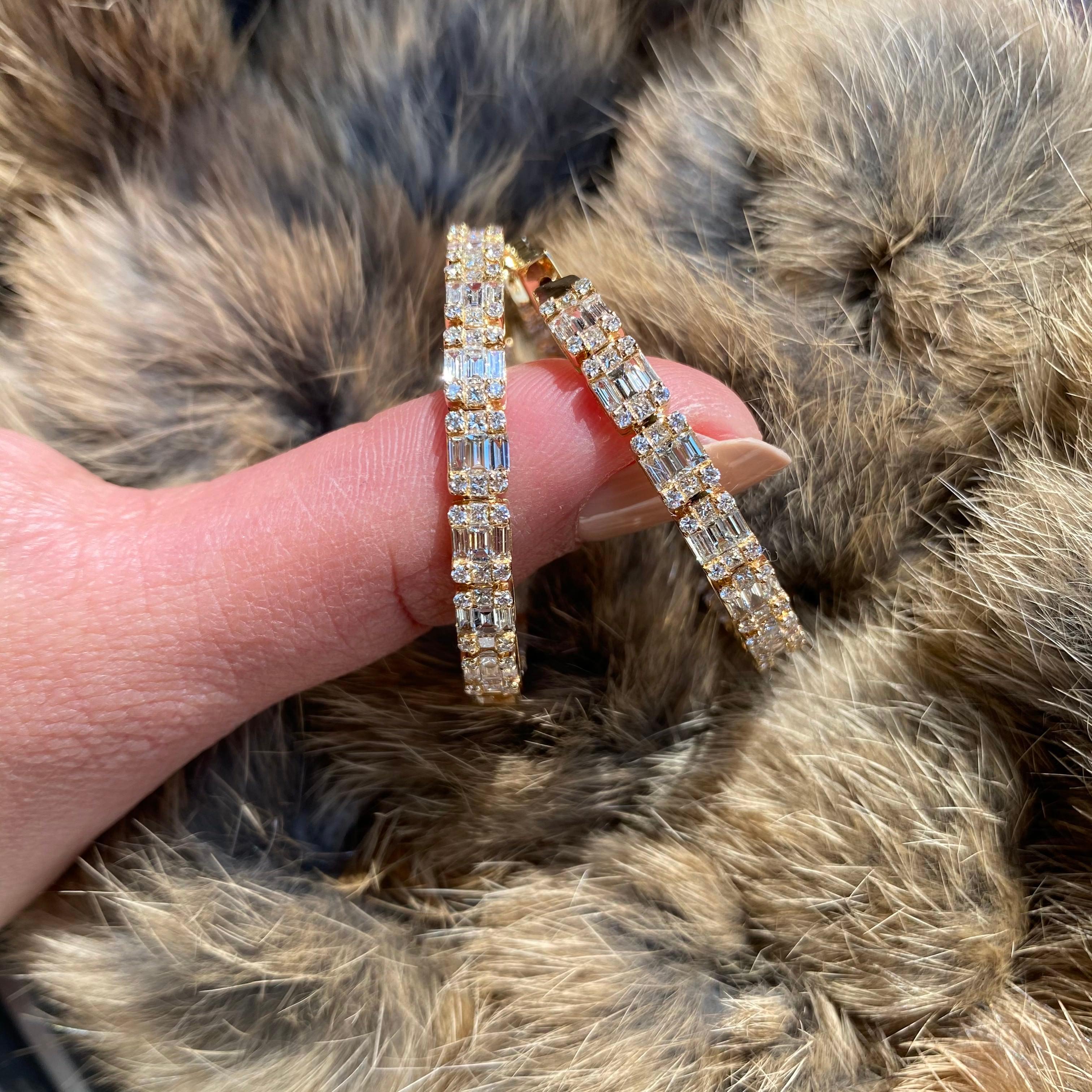 Inside-Outside Baguette and Princess Diamond Hoop Earring in 18K Yellow Gold, from 'G-One' Collection

Diamond: G-H / VS, Approx. Wt: 5 Carats