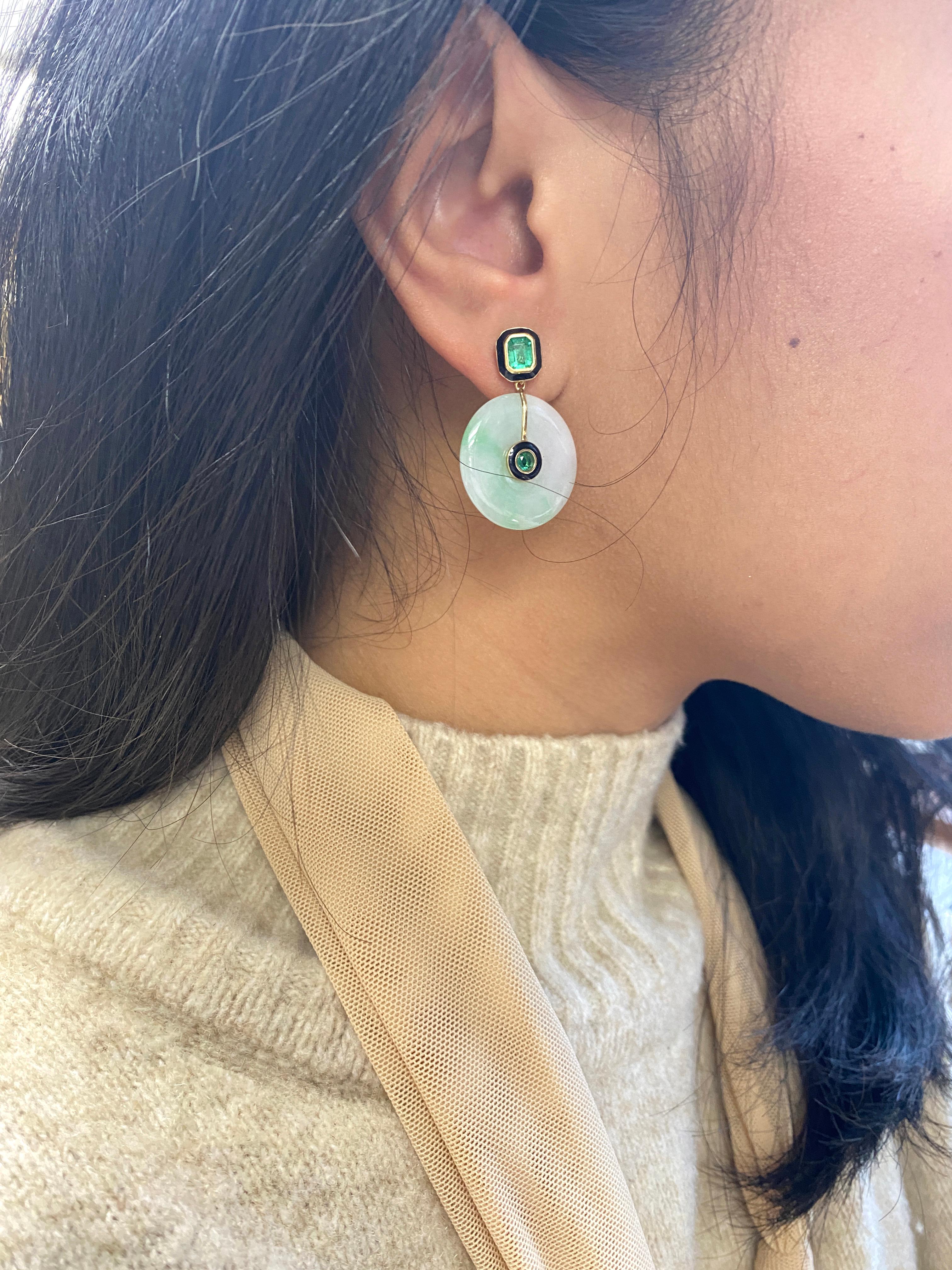 Ohrringe aus Jade, Donut, Smaragd und Emaille vonshwara im Zustand „Neu“ im Angebot in New York, NY