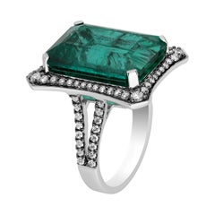 Goshwara Large Emerald with Diamonds Ring