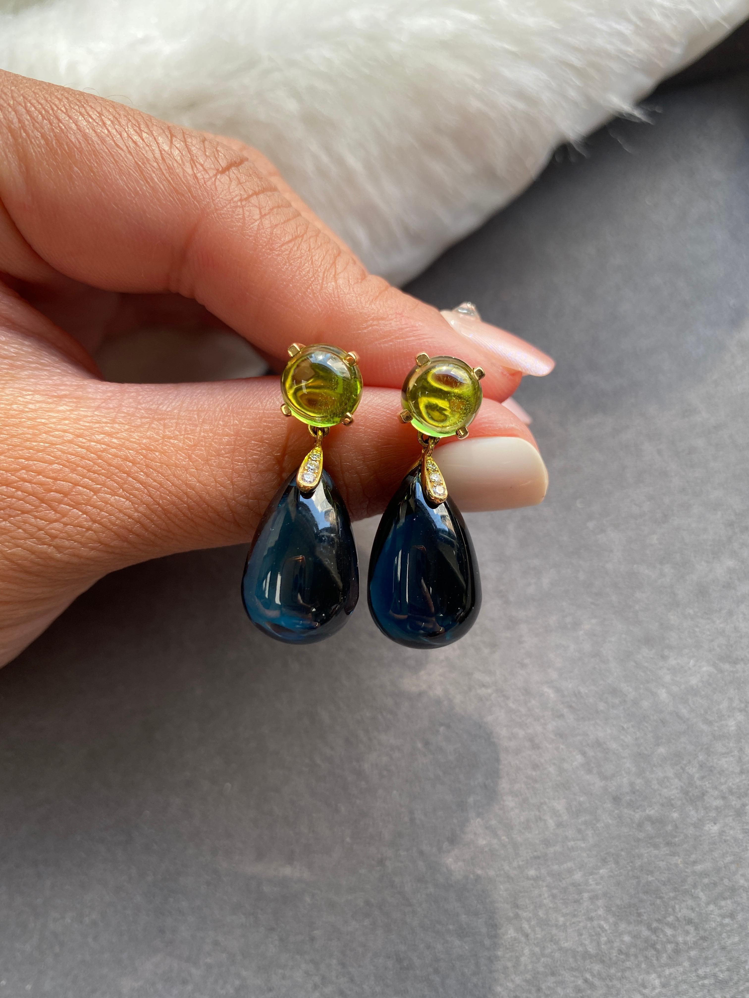 Ohrringe aus Londoner Blautopas und Peridot im Cabochon-Schliff mit Diamanten vonshwara im Zustand „Neu“ im Angebot in New York, NY