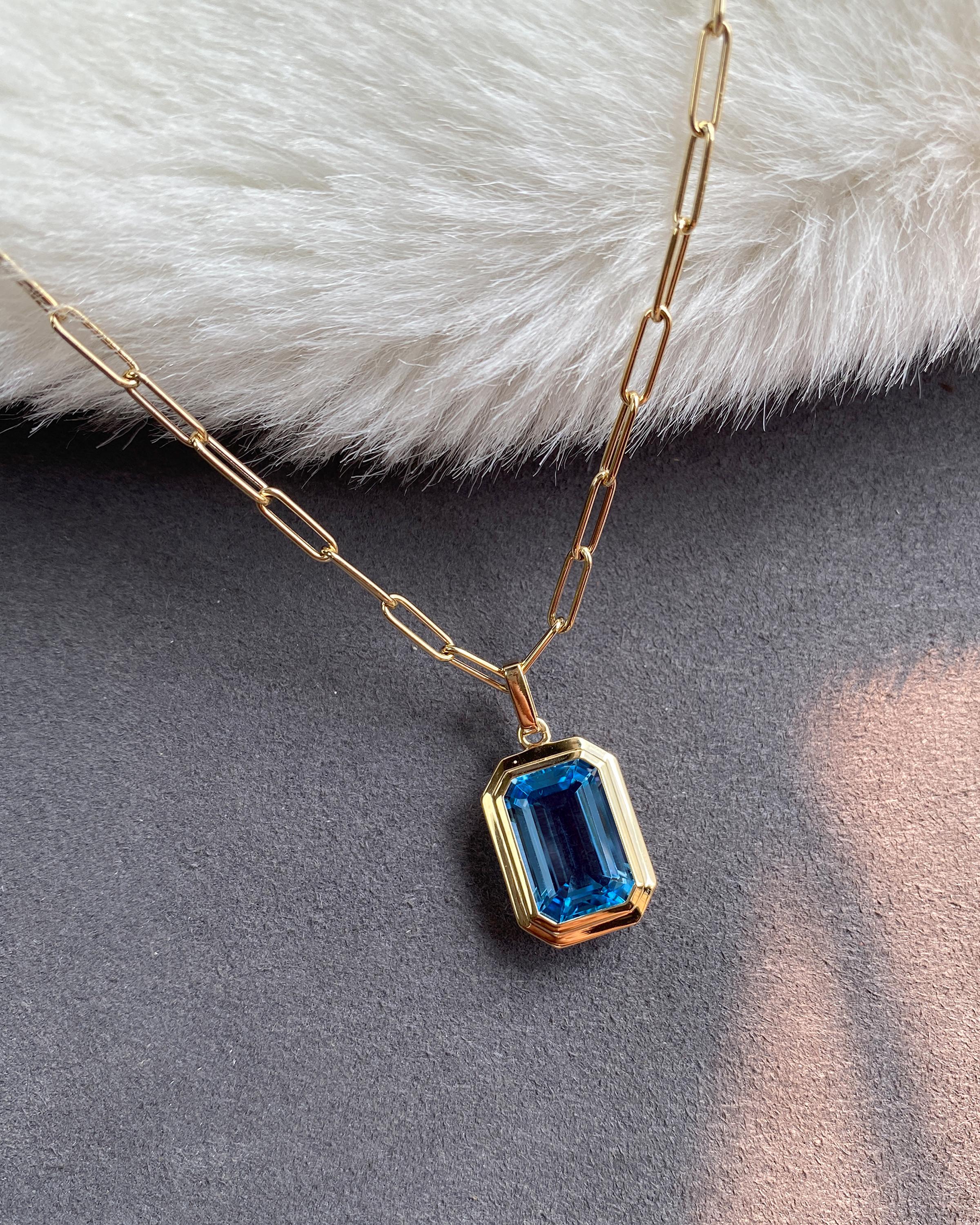 This beautiful London Blue Topaz Emerald Cut Bezel Set Pendant in 18K Yellow Gold is from our ‘Manhattan’ Collection. Minimalist lines yet bold structures are what our Manhattan Collection is all about. Our pieces represent the famous skyline and