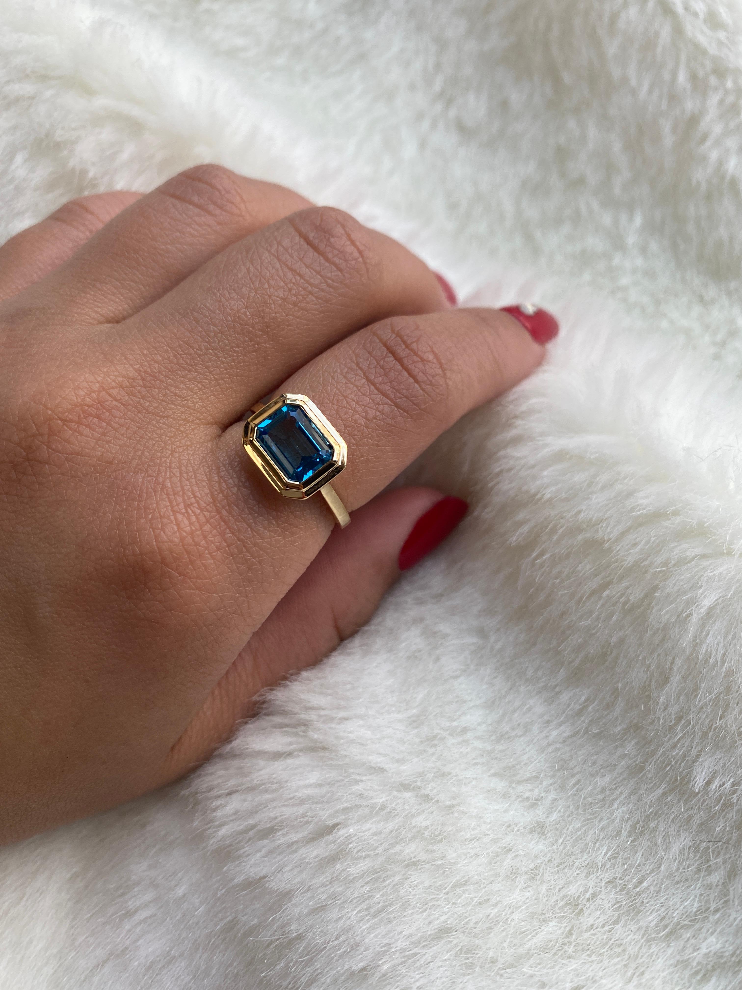Contemporary Goshwara London Blue Topaz Emerald Cut Bezel Set Ring For Sale