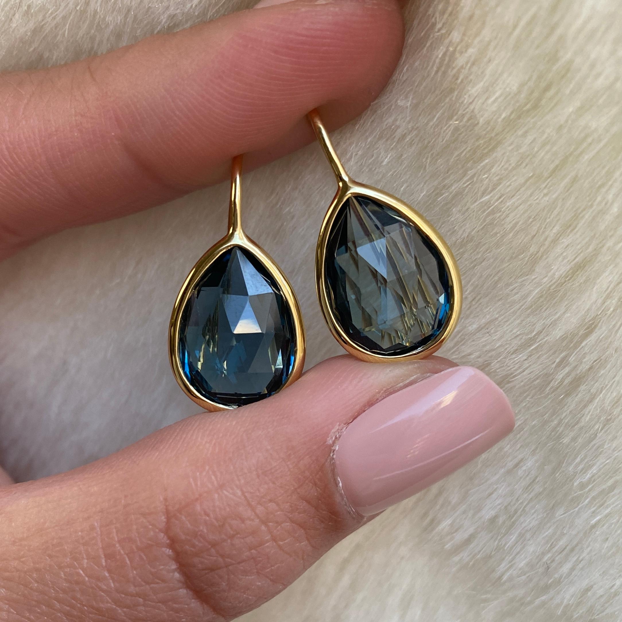 Goshwara London Blue Topaz Pear Shape on a Wire Earring In New Condition In New York, NY