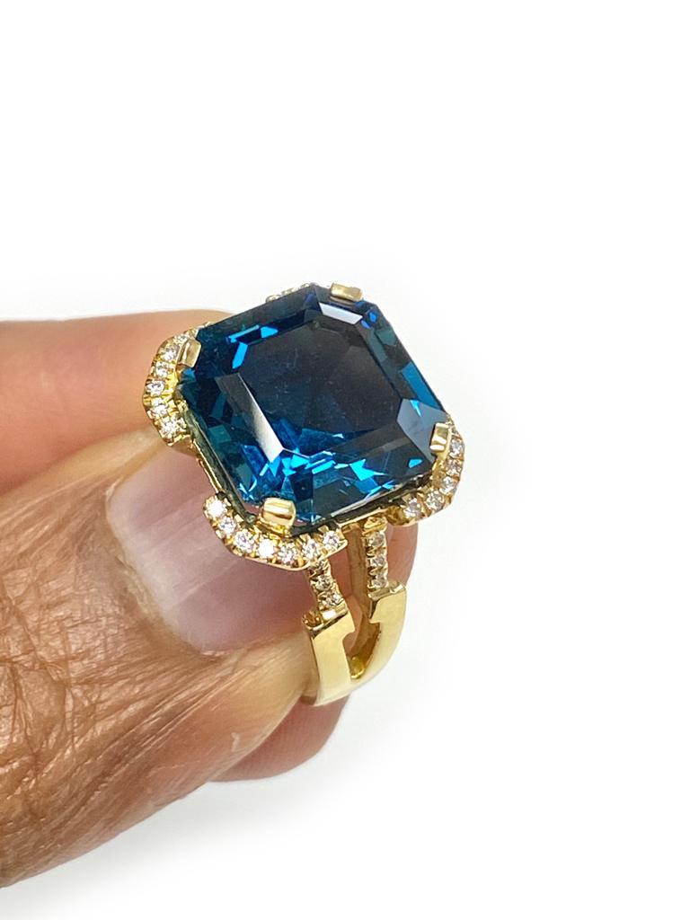 Square Cut Goshwara London Blue Topaz Square Emerald Cut with Diamonds Ring For Sale