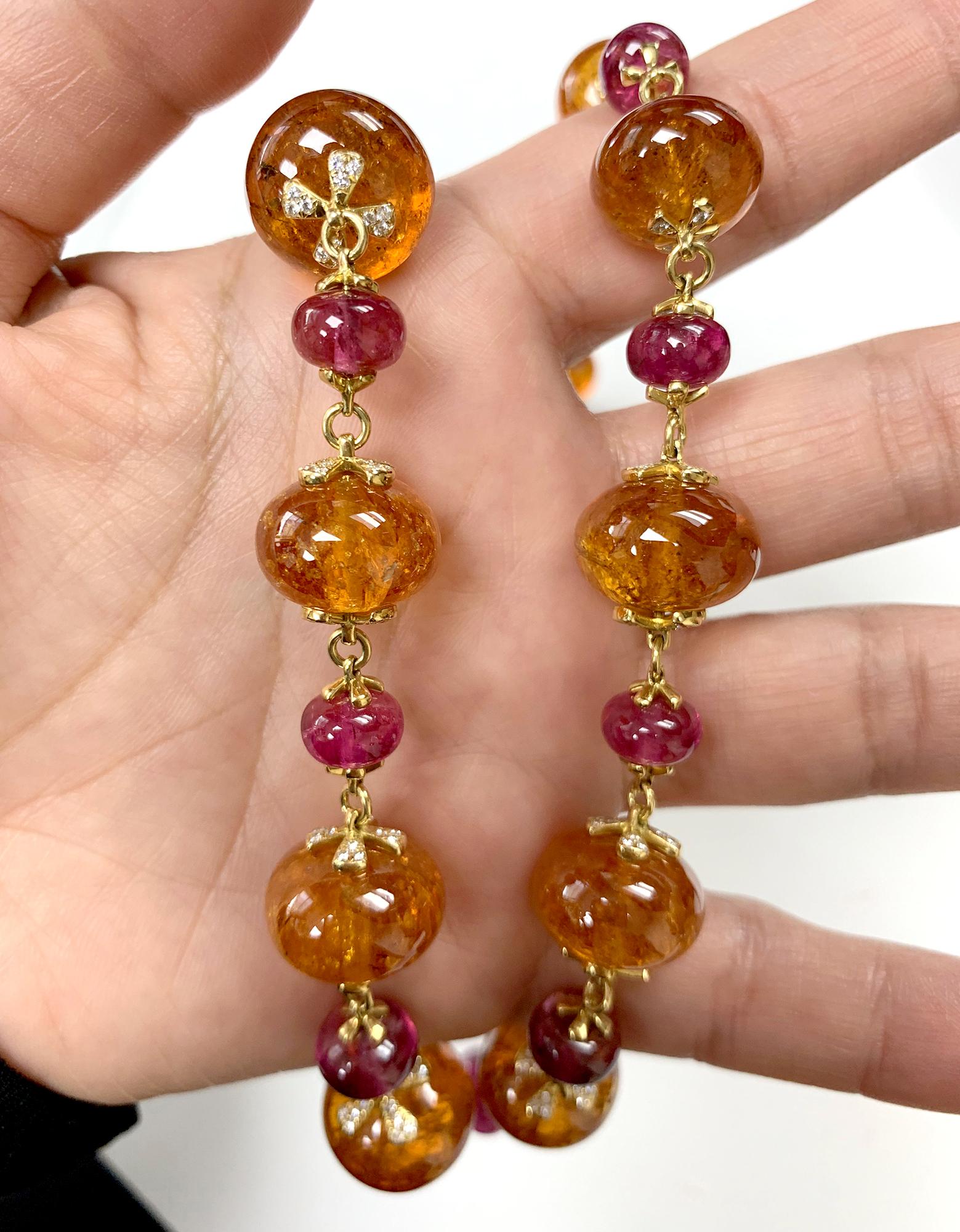 This Mandarin Garnet Plain Beads with Tourmaline Beads Necklace in 18K Yellow Gold is a stunning piece of jewelry from the 'G-One' Collection. This necklace features beautiful orange mandarin garnet beads and pink tourmaline beads, all of which are