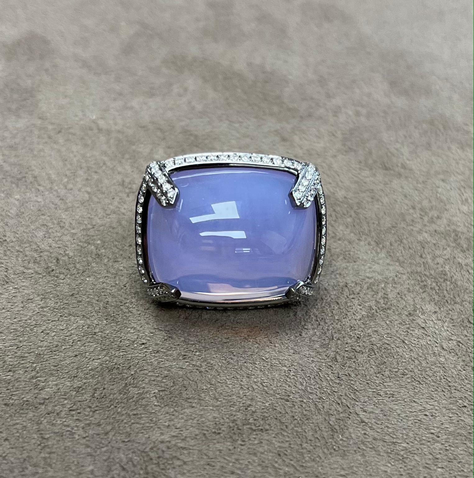 Goshwara Moon Quartz Cabochon with Diamond Ring In New Condition For Sale In New York, NY
