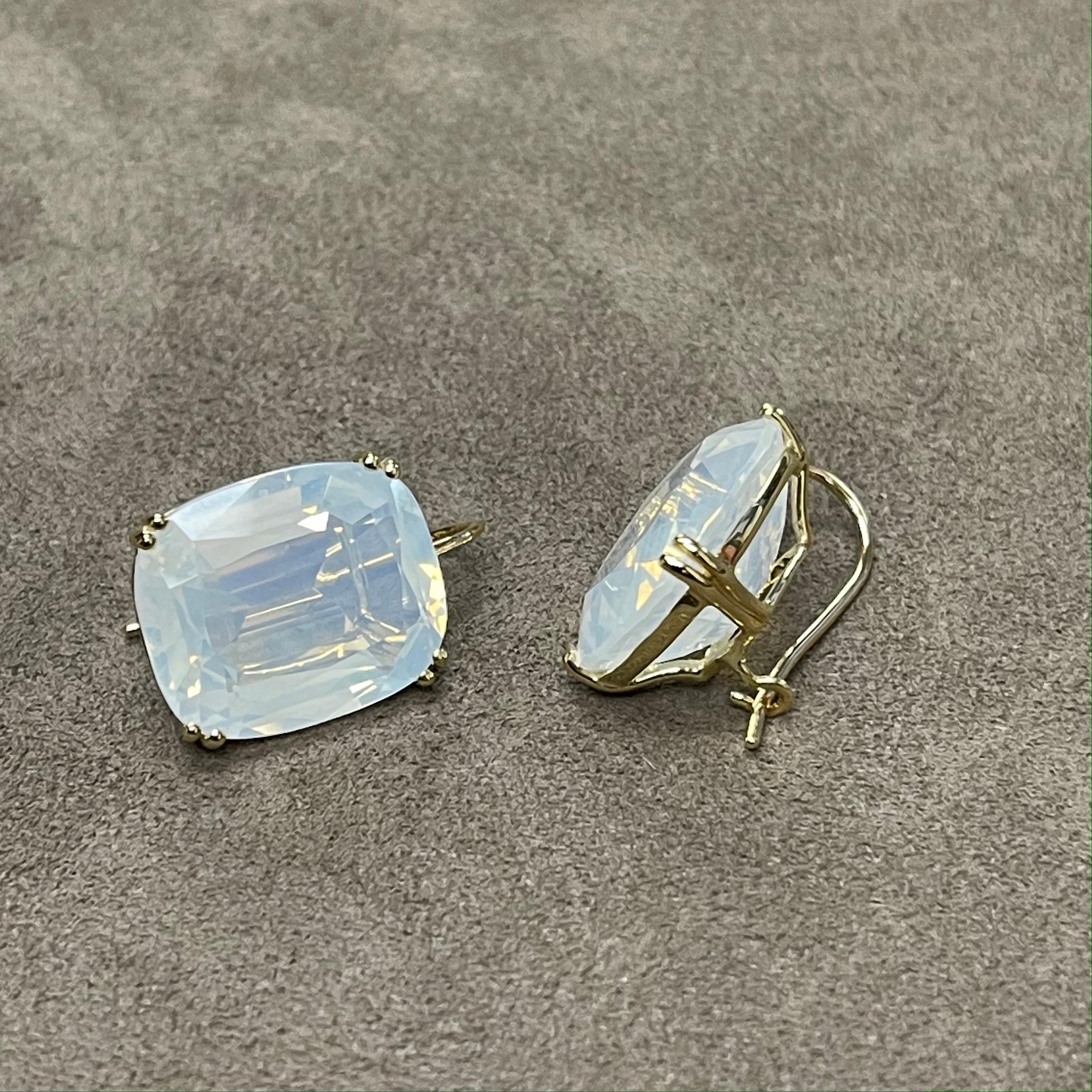 Goshwara Moon Quartz Cushion on Wire Earrings In New Condition For Sale In New York, NY