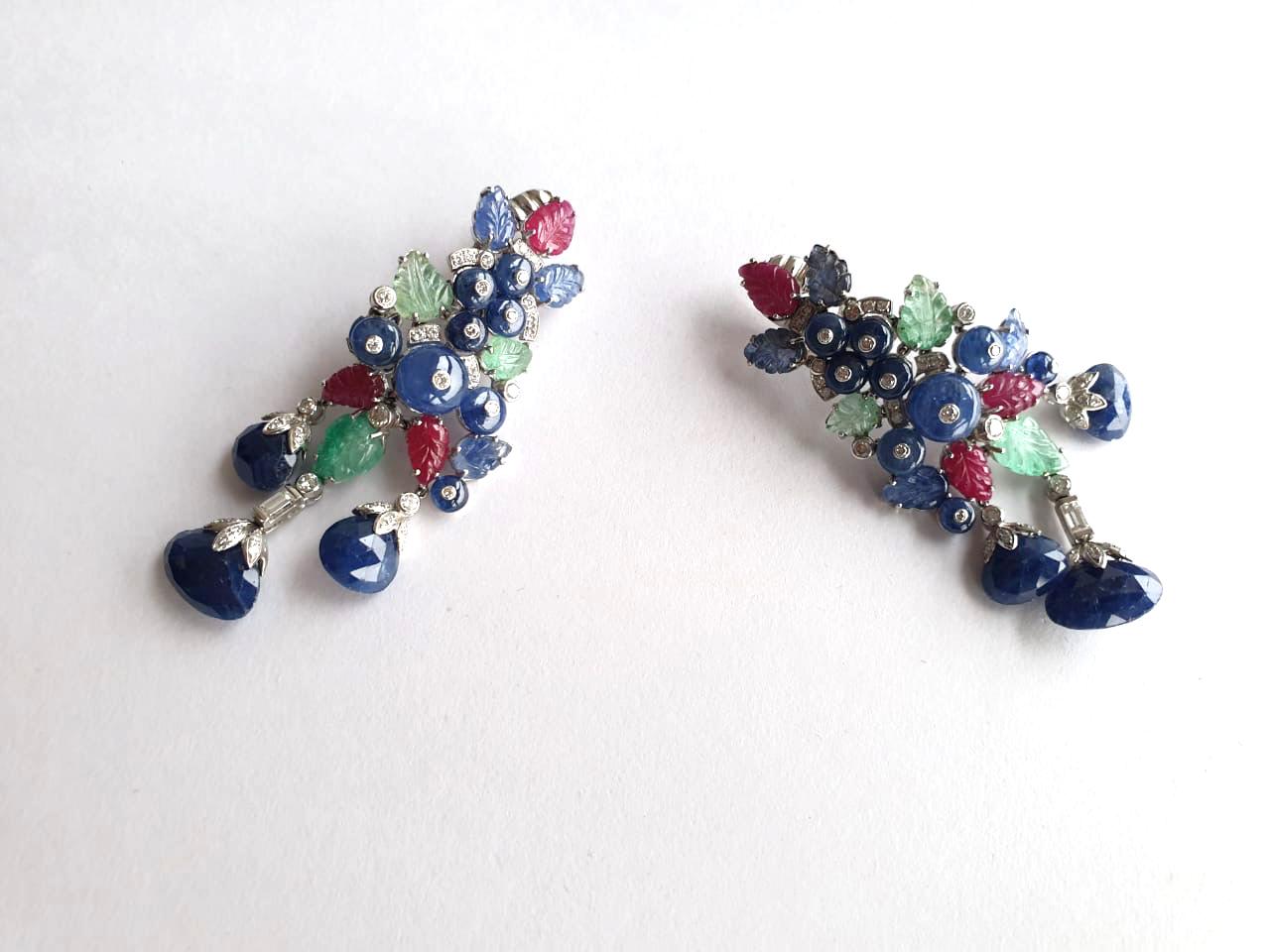 Goshwara-Halskette, Armband, Ohrringe und Brosche mit mehreren Steinen und Diamanten Damen