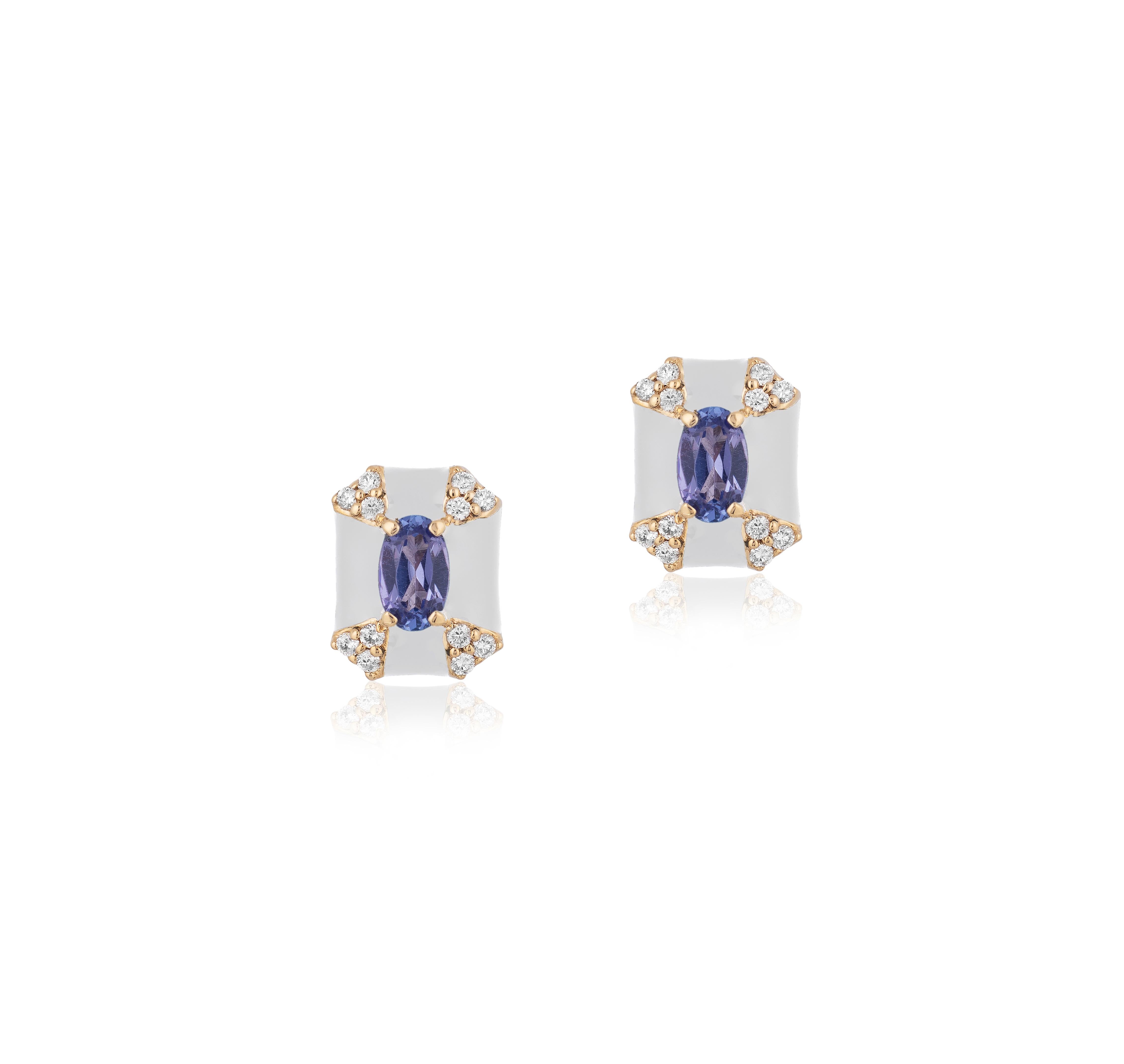 Boucles d'oreilles 'Queen' en émail blanc octogonal avec saphir et diamants en or jaune 18 carats.
Taille de la pierre : 4 mm
Pierre précieuse Approx. Poids Saphir - 0,62 carats 
Diamants : G-H / VS, Approx. Poids 0.14 Carats