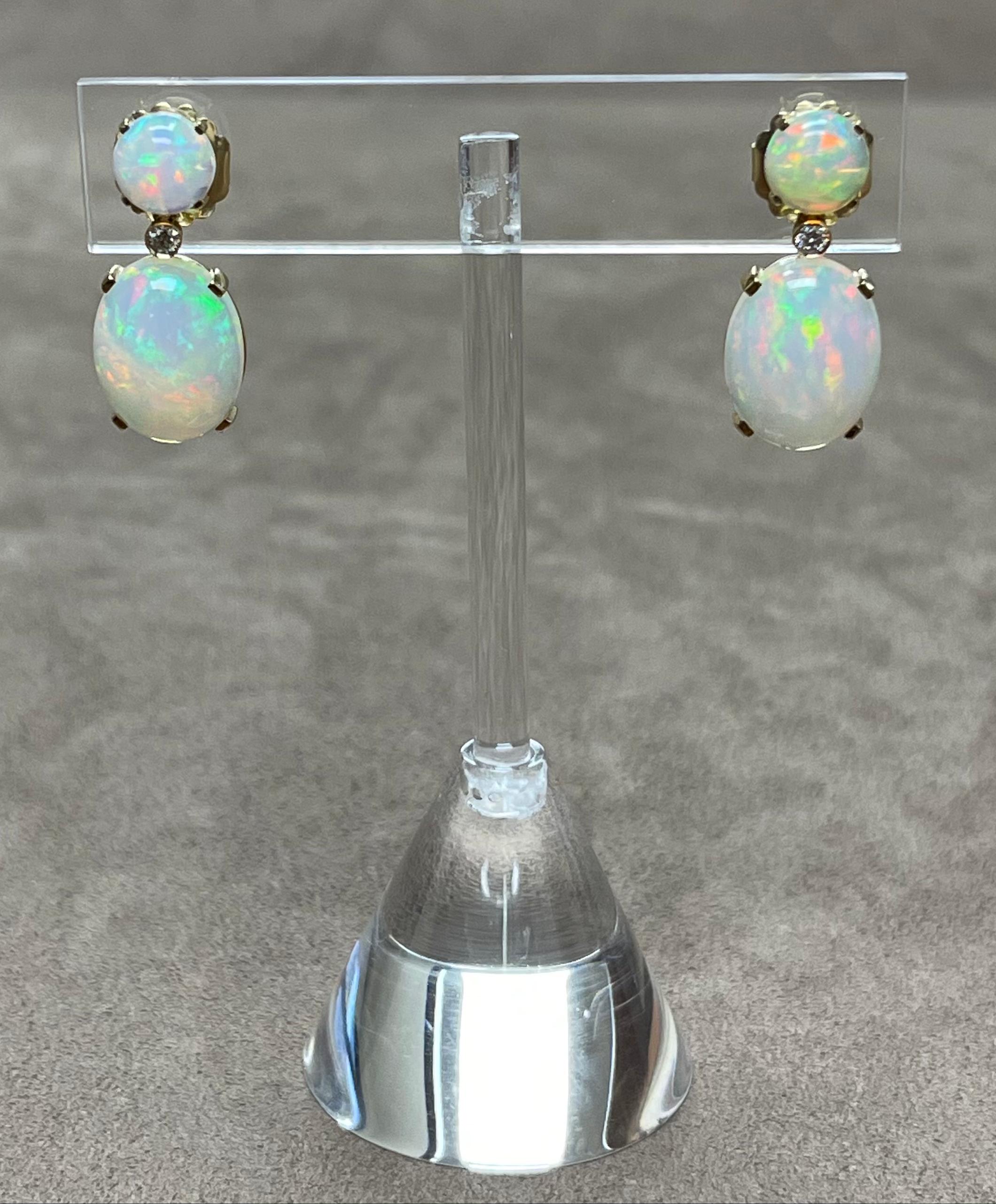 Ohrringe mitshwara-Opal im Cabochon-Schliff und Diamanten im Angebot 3