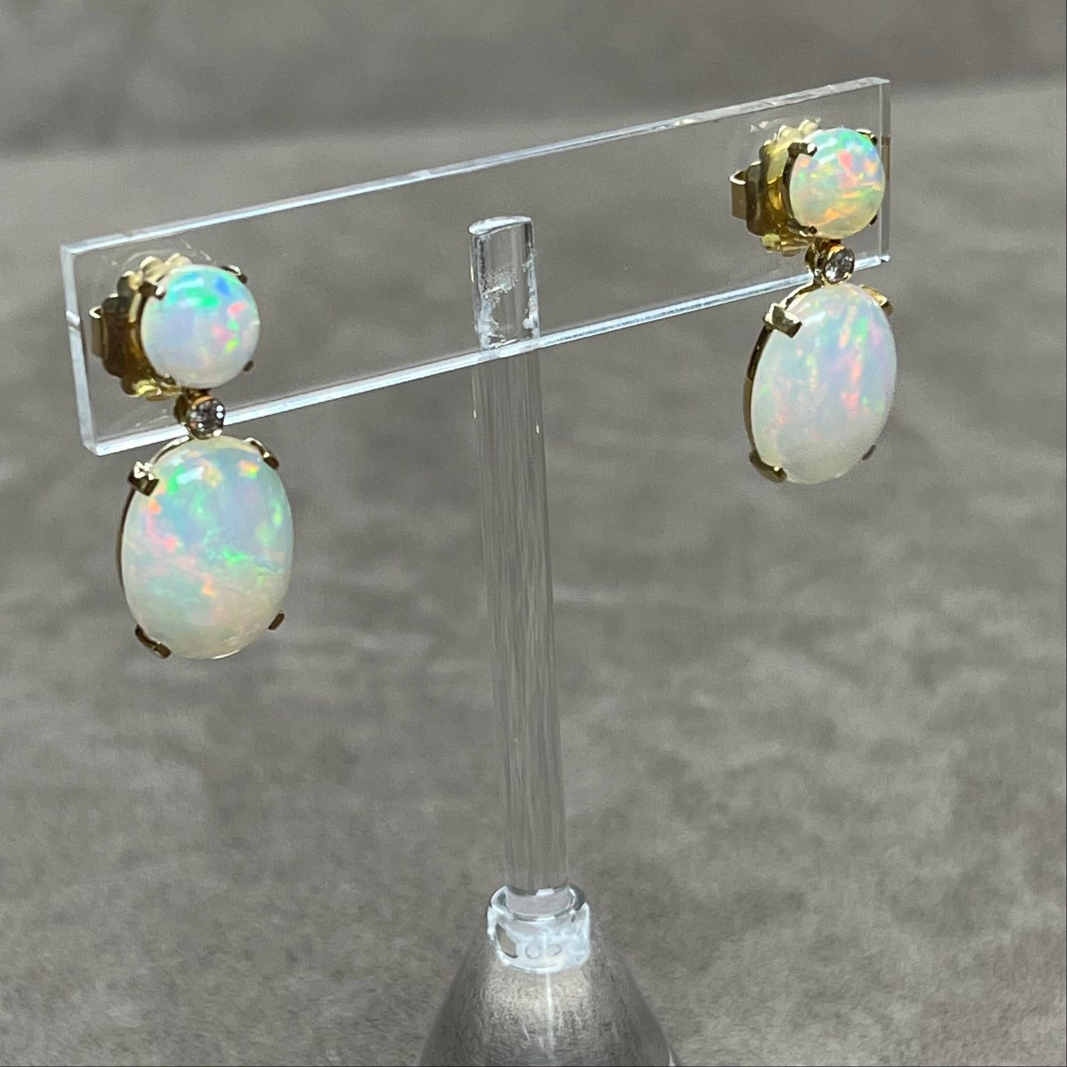 Boucles d'oreilles en opale de Goshwara cabochon et diamants en vente 3