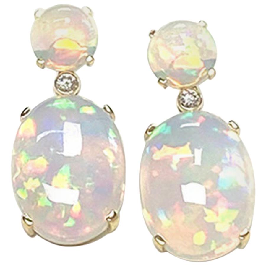 Boucles d'oreilles en opale de Goshwara cabochon et diamants