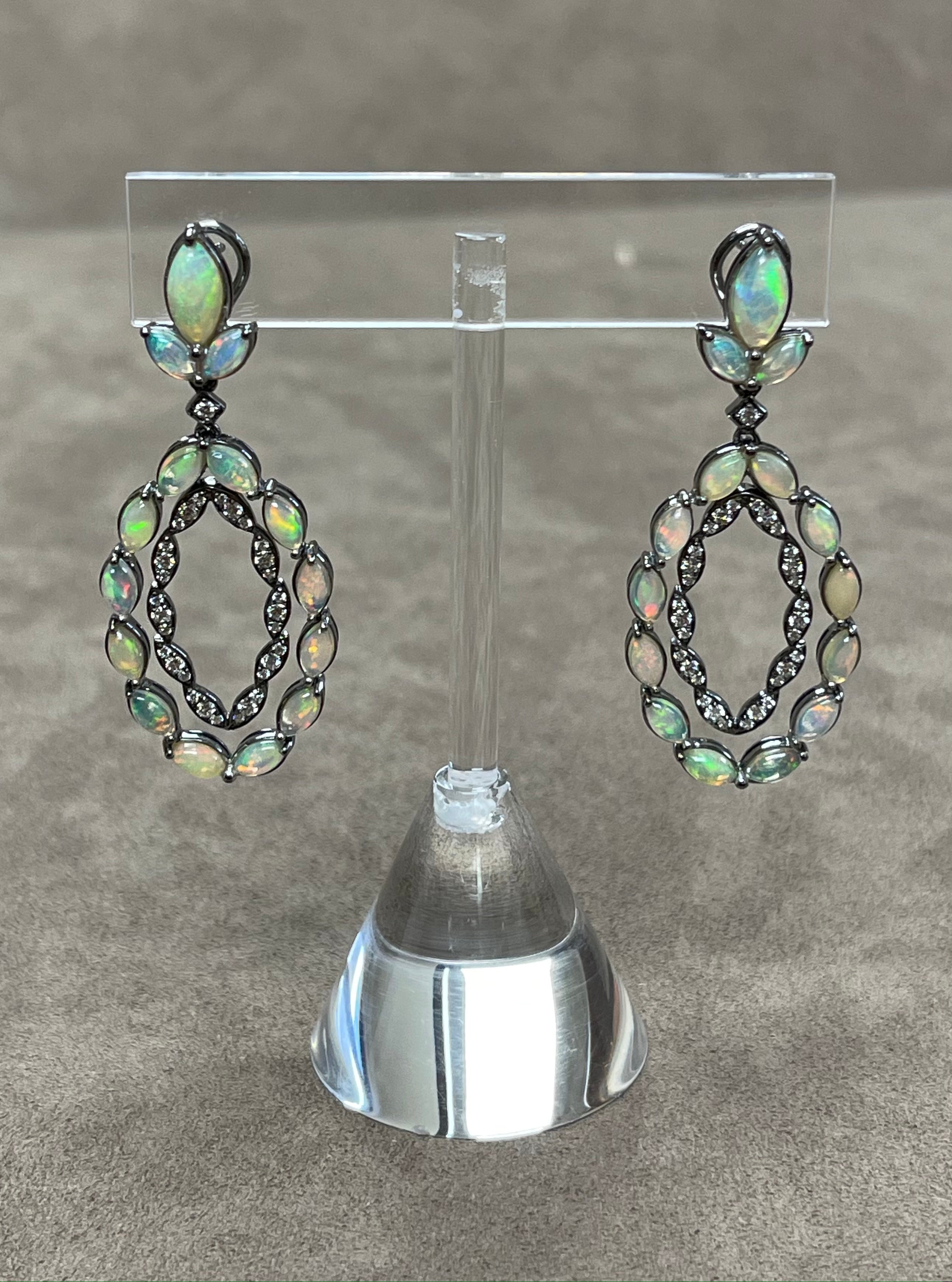 Goshwara Boucles d'oreilles à double boucle en opale et diamants marquises en vente