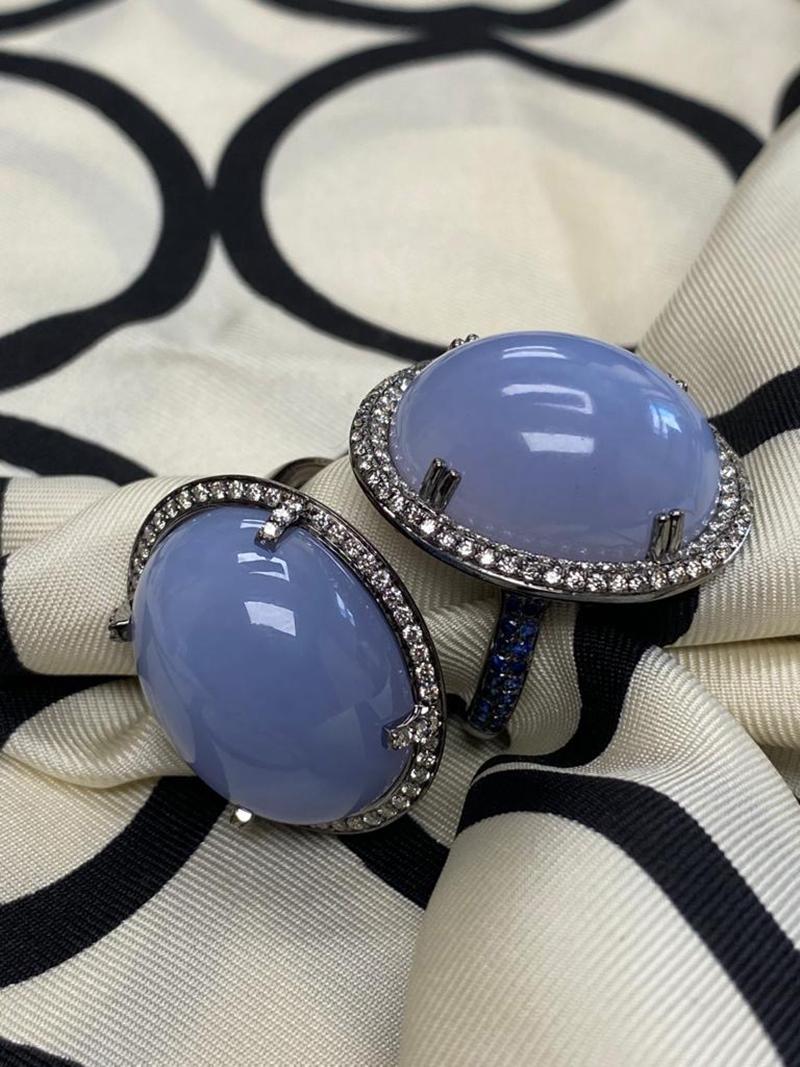 Goshwara Oval Blue Chalcedony Cabochon Ring For Sale 7