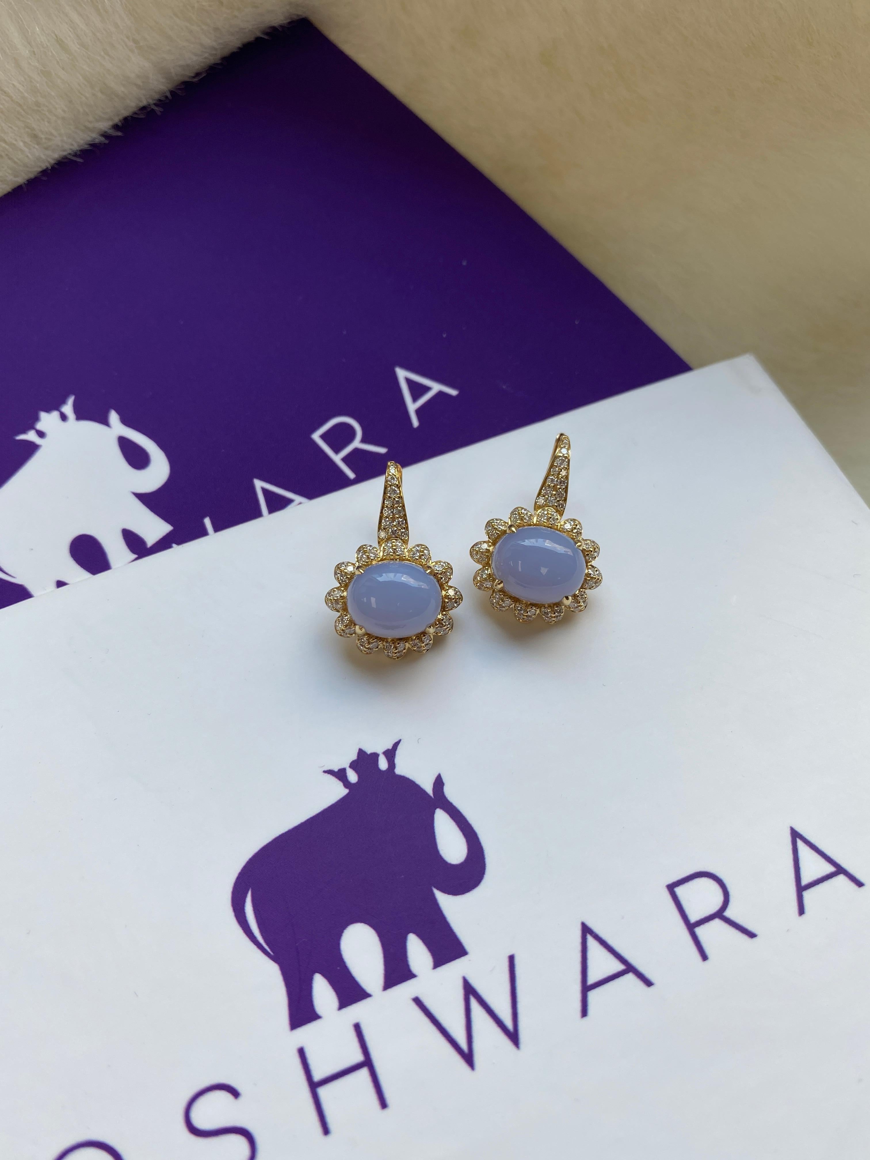 Ohrringe aus blauem Chalcedon und Diamanten im Cabochon-Schliff von Goshwara (Zeitgenössisch)
