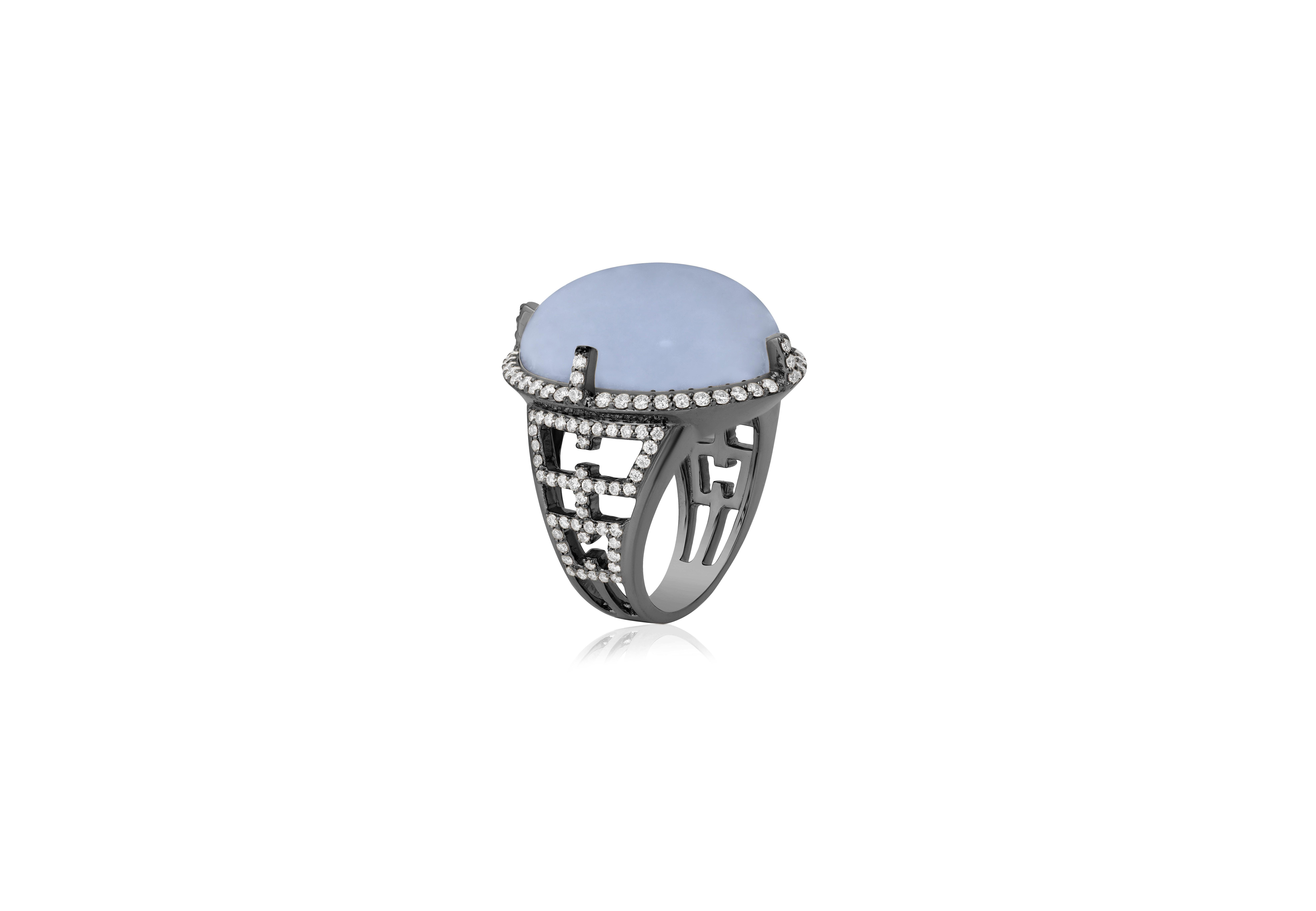 Ovaler Cabochon-Blauer Chalcedon- und Diamantring vonshwara im Zustand „Neu“ in New York, NY