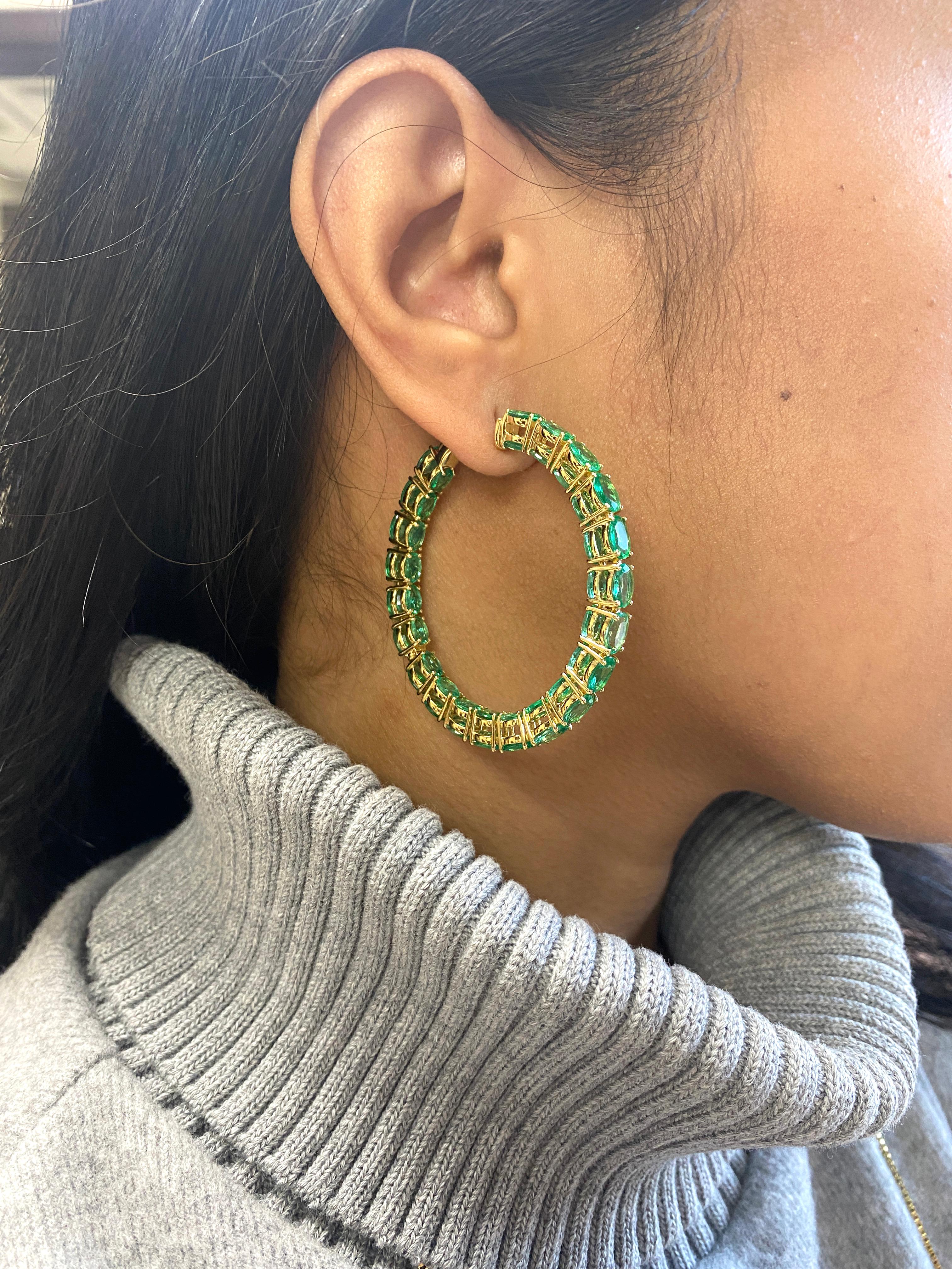 Ovale lange Smaragd-Ohrringe von Goshwara 1