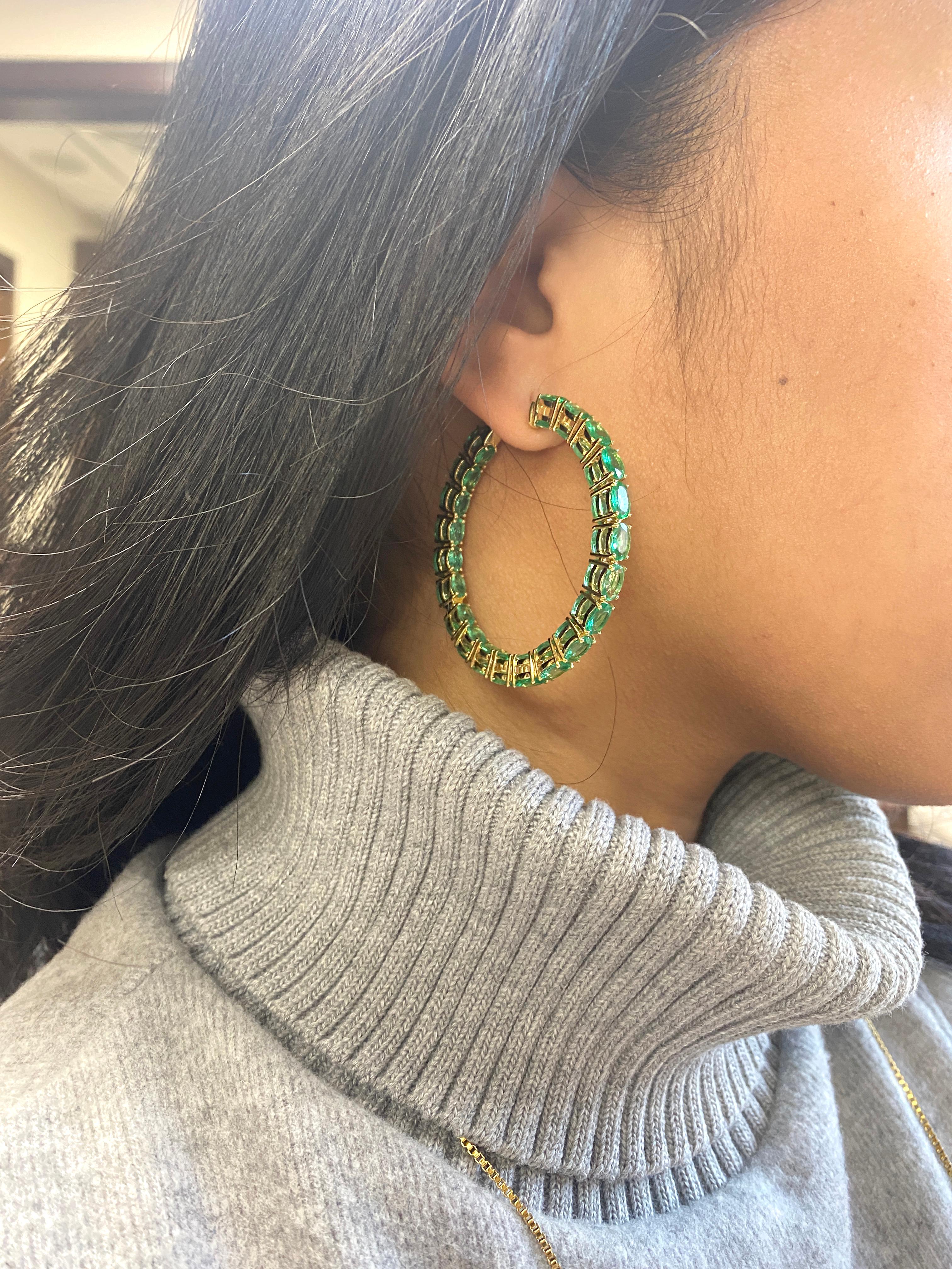 Goshwara Oval Long Emerald Hoop Earrings For Sale 2