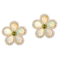 Pendientes Goshwara con cabujón de ópalo en forma de pera y flor de peridoto