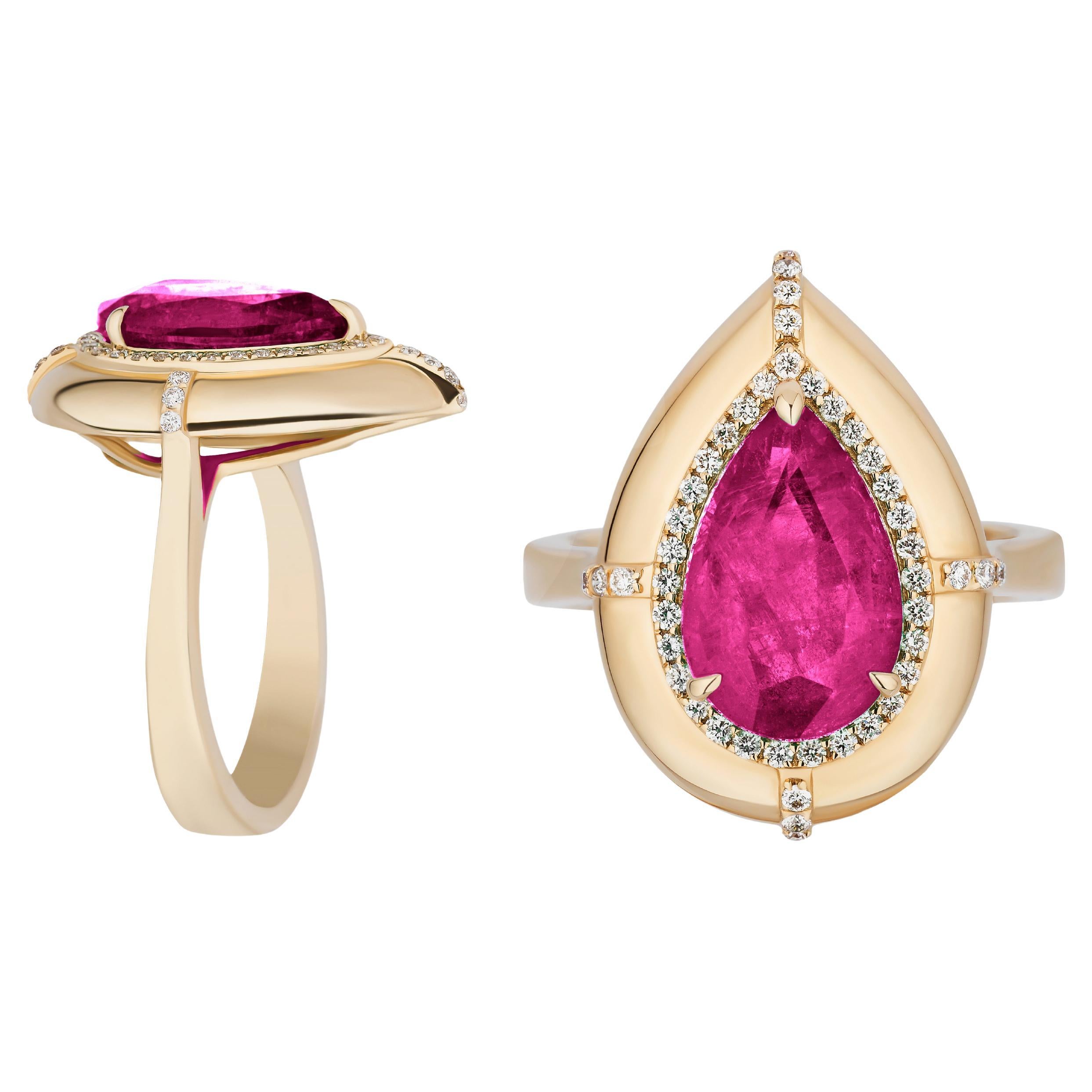 Ring aus birnenförmigem Rubelit mit Diamanten vonshwara  im Angebot
