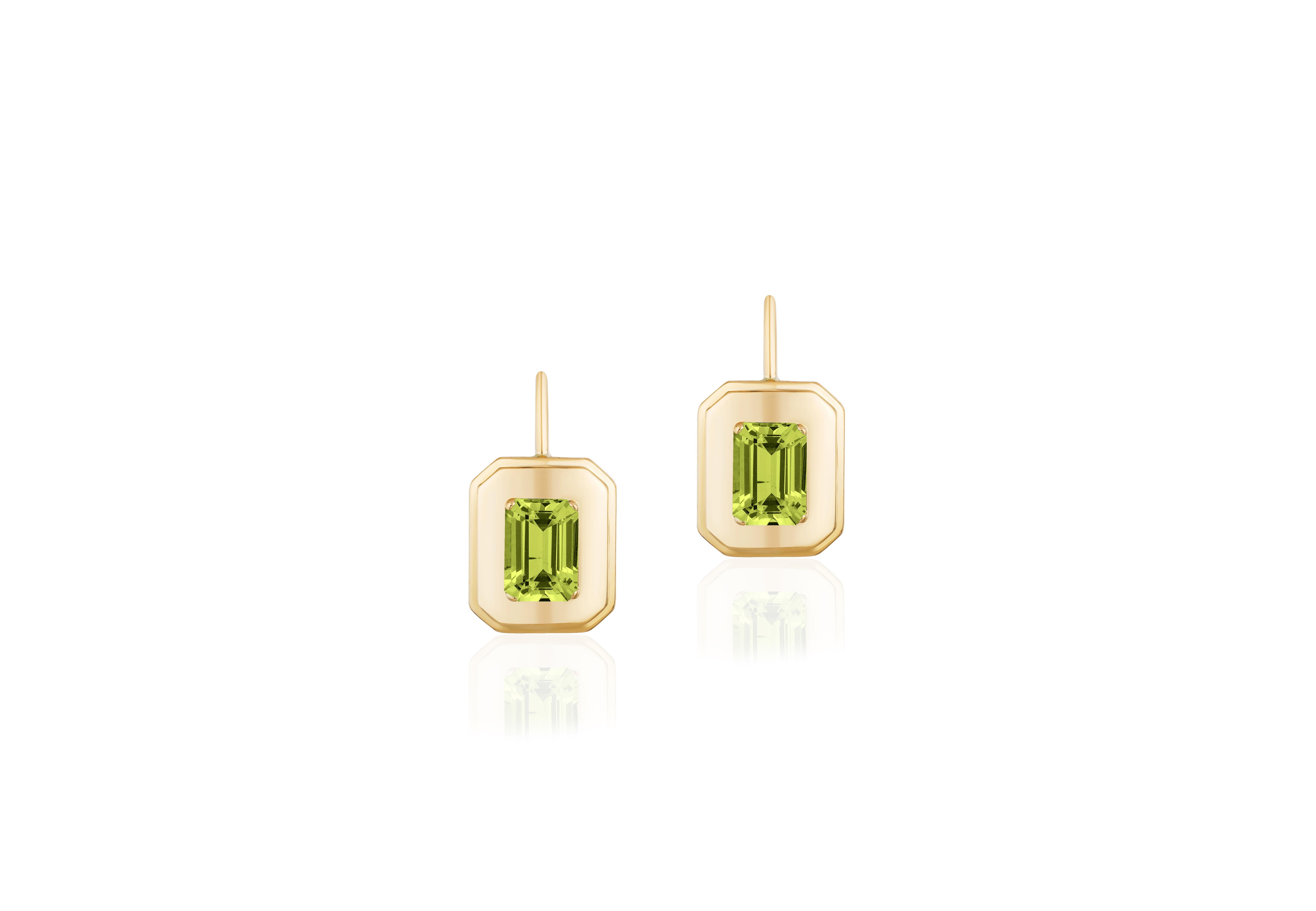 These unique earrings are a Peridot Emerald Cut, with Lever back. From our ‘Queen’ Collection, it was inspired by royalty, but with a modern twist. The combination of Gold, and Peridot represents power, richness and passion of a true Queen. The
