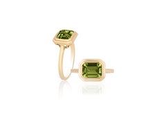 Anillo Goshwara Peridoto talla esmeralda engastado en bisel