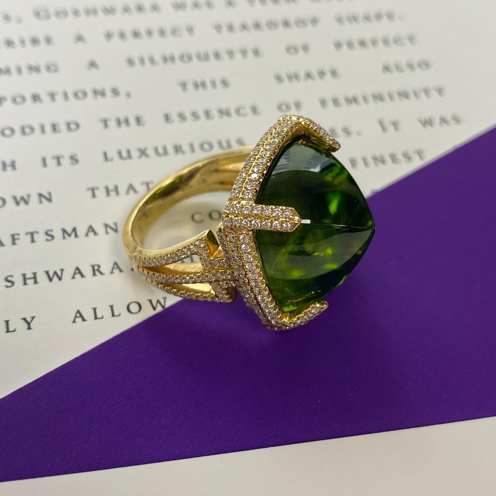 Peridot Sugar Loaf Square Cab Ring with Diamonds in 18k Yellow Gold, from 'Rock N Roll' Coolection

Stone size: 19 mm

Gemstone Weight: Peridot- 37.16 Carats

Diamond: G-H / VS, Approx Wt: 0.96 Carats