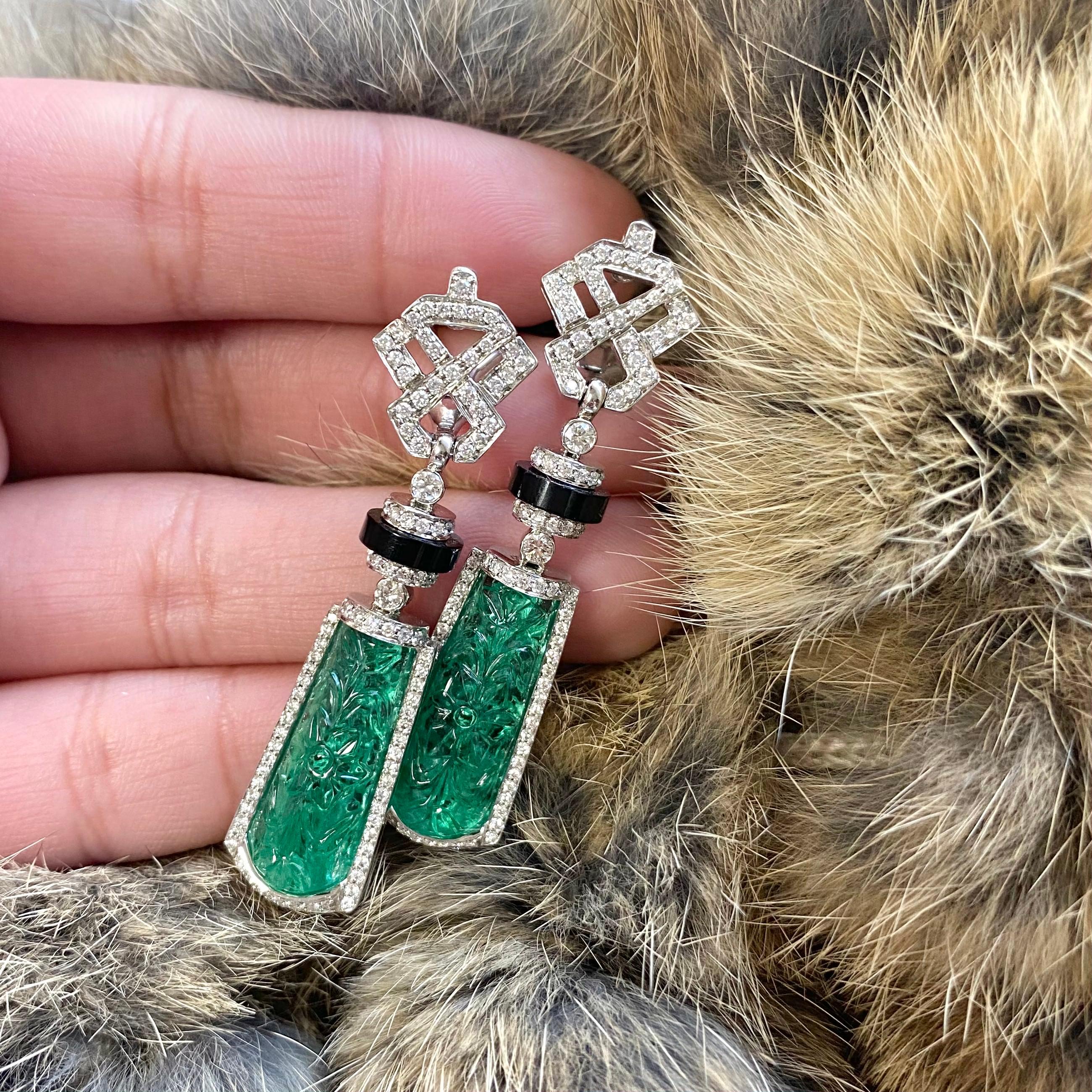 Taille émeraude Goshwara Boucles d'oreilles rectangulaires sculptées en émeraudes et diamants en vente