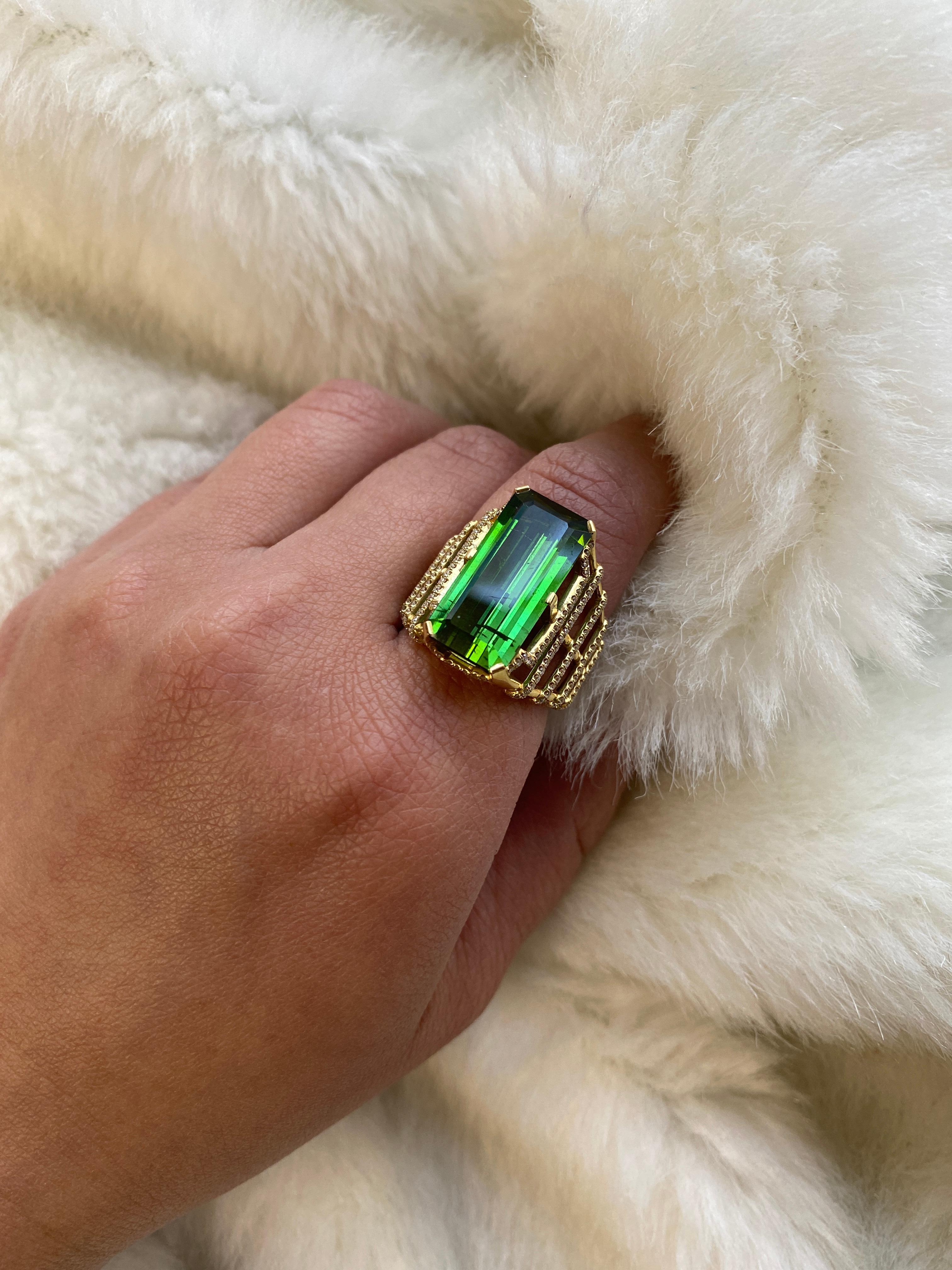 Goshwara Rectangular Green Tourmaline And Diamond Ring In New Condition For Sale In New York, NY