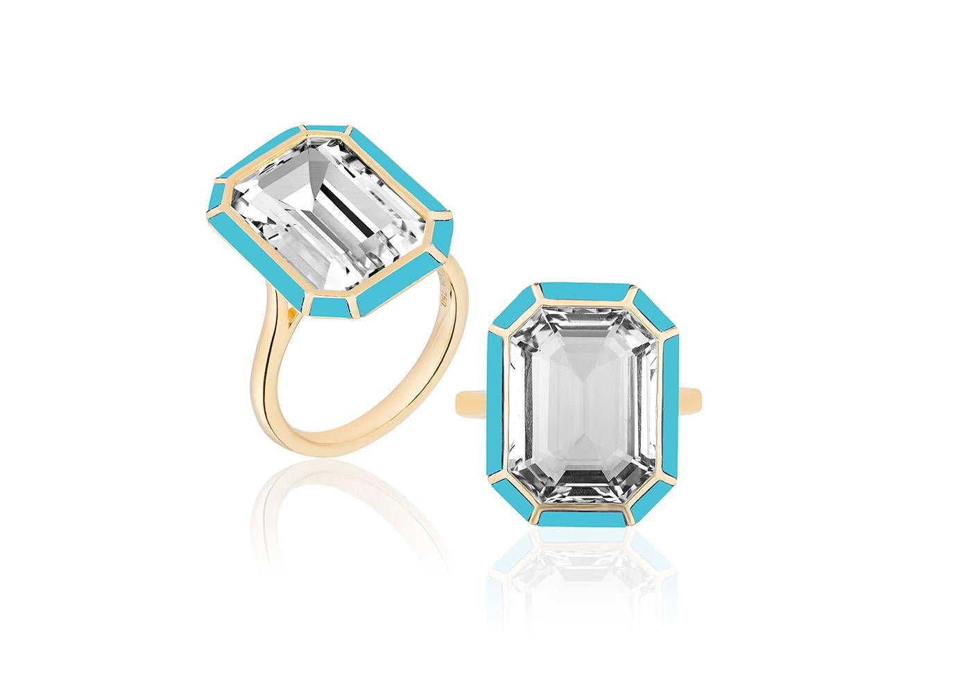 Cette bague en cristal de roche et turquoise de la Collection 'Melange' est un bijou élégant qui attire l'attention. Il est réalisé en or jaune 18 carats et présente une magnifique combinaison de pierres précieuses en cristal de roche et en