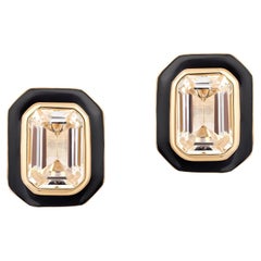 Clous d'oreilles Goshwara en cristal de roche taille émeraude et émail noir