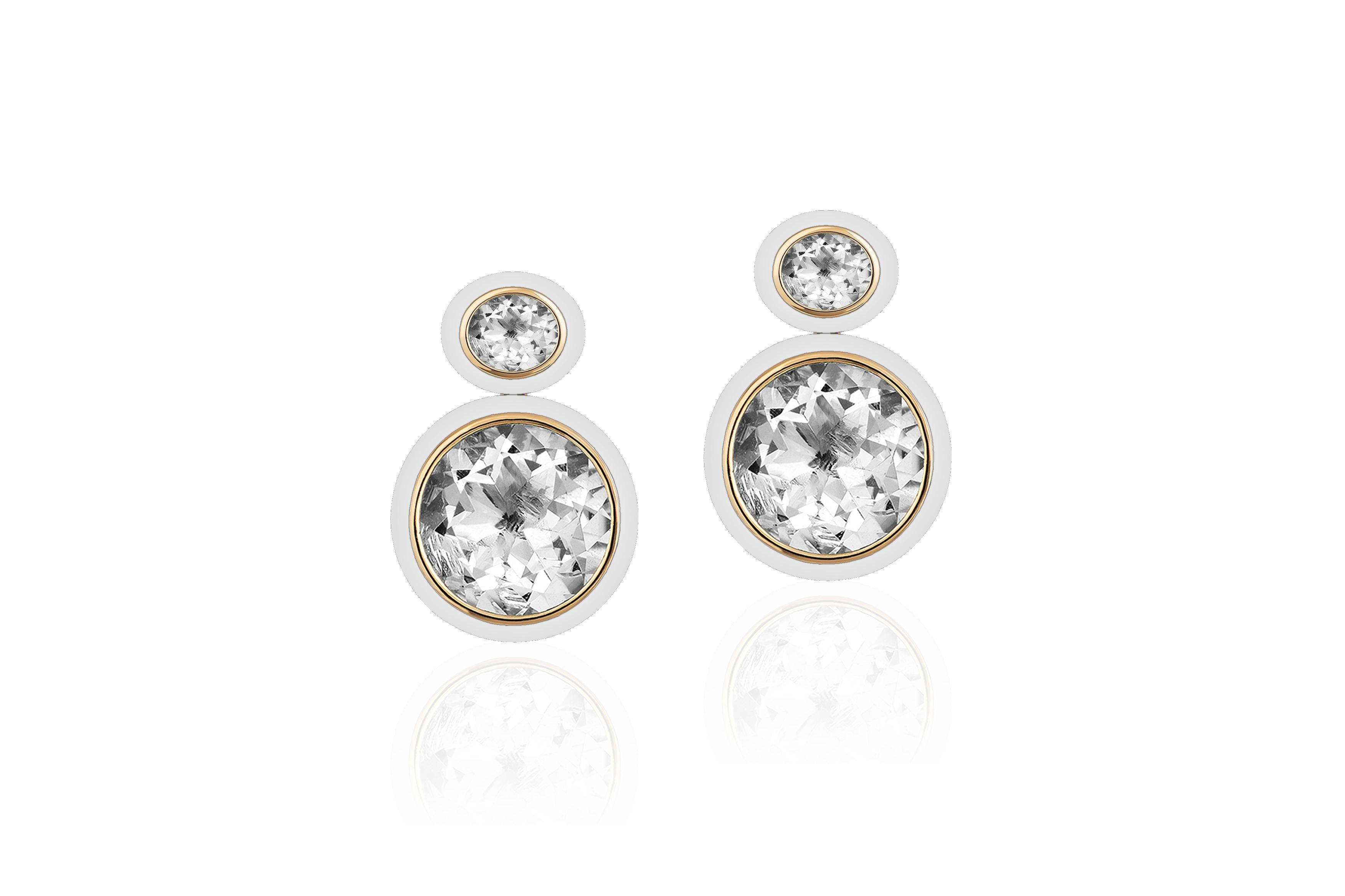 These Oval Shape Rock Crystal and White Agate Earrings in 18K Yellow Gold from the 'Melange' Collection are a stunning piece of jewelry. The earrings feature two oval-shaped Rock Crystal gemstones with a White Agate Border- set in a rich 18K yellow