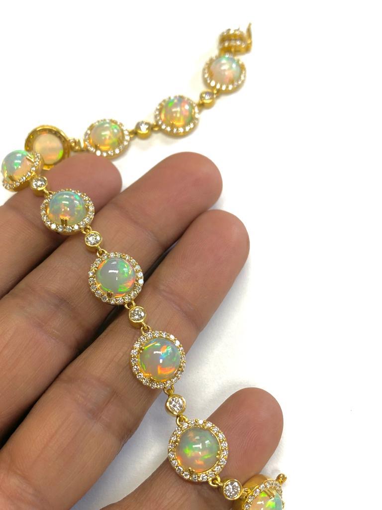 Goshwara Round Opal Single Row with Diamonds Bracelet In New Condition In New York, NY