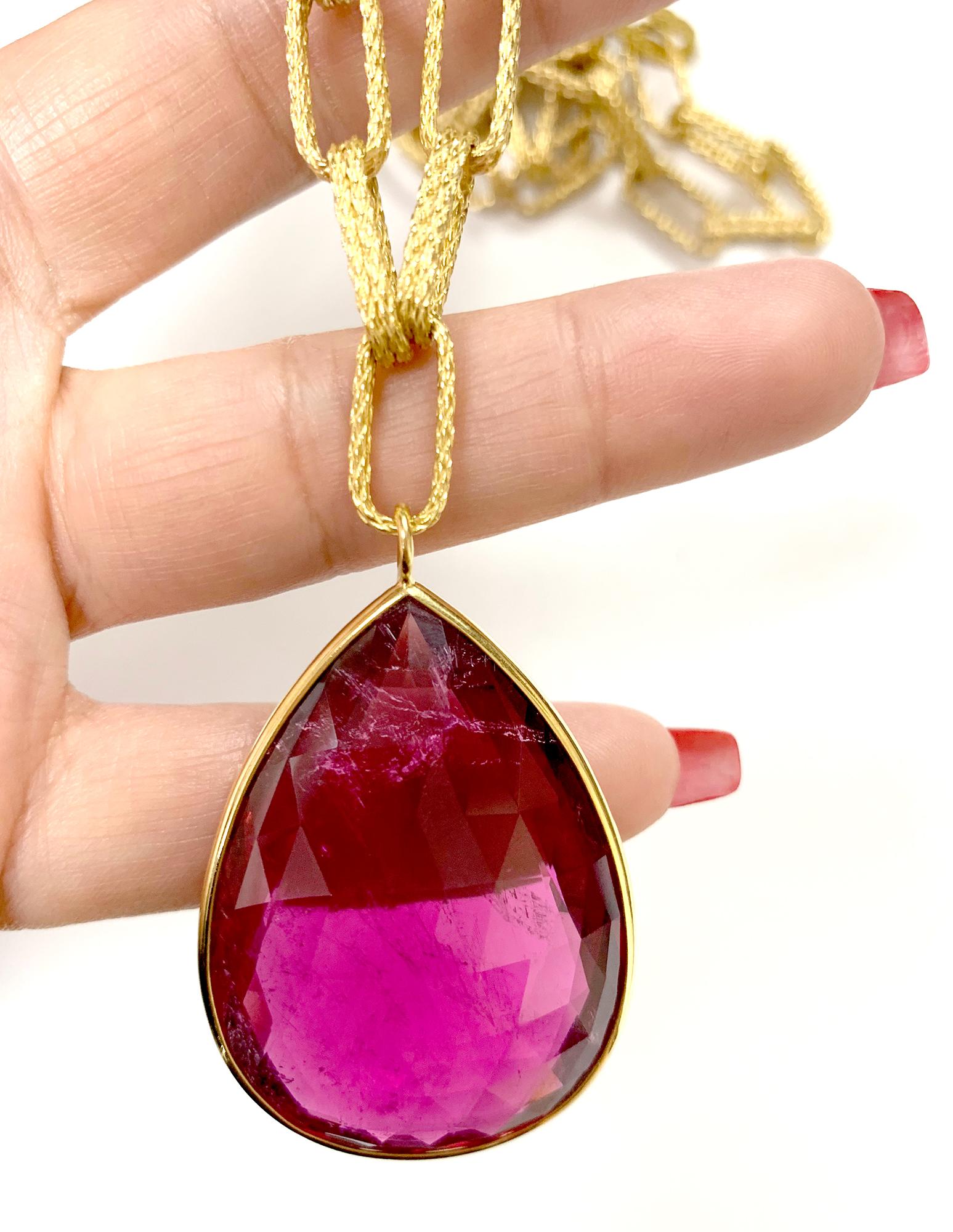 Goshwara Rubelite Briolette with Textured Chain Necklace In New Condition For Sale In New York, NY