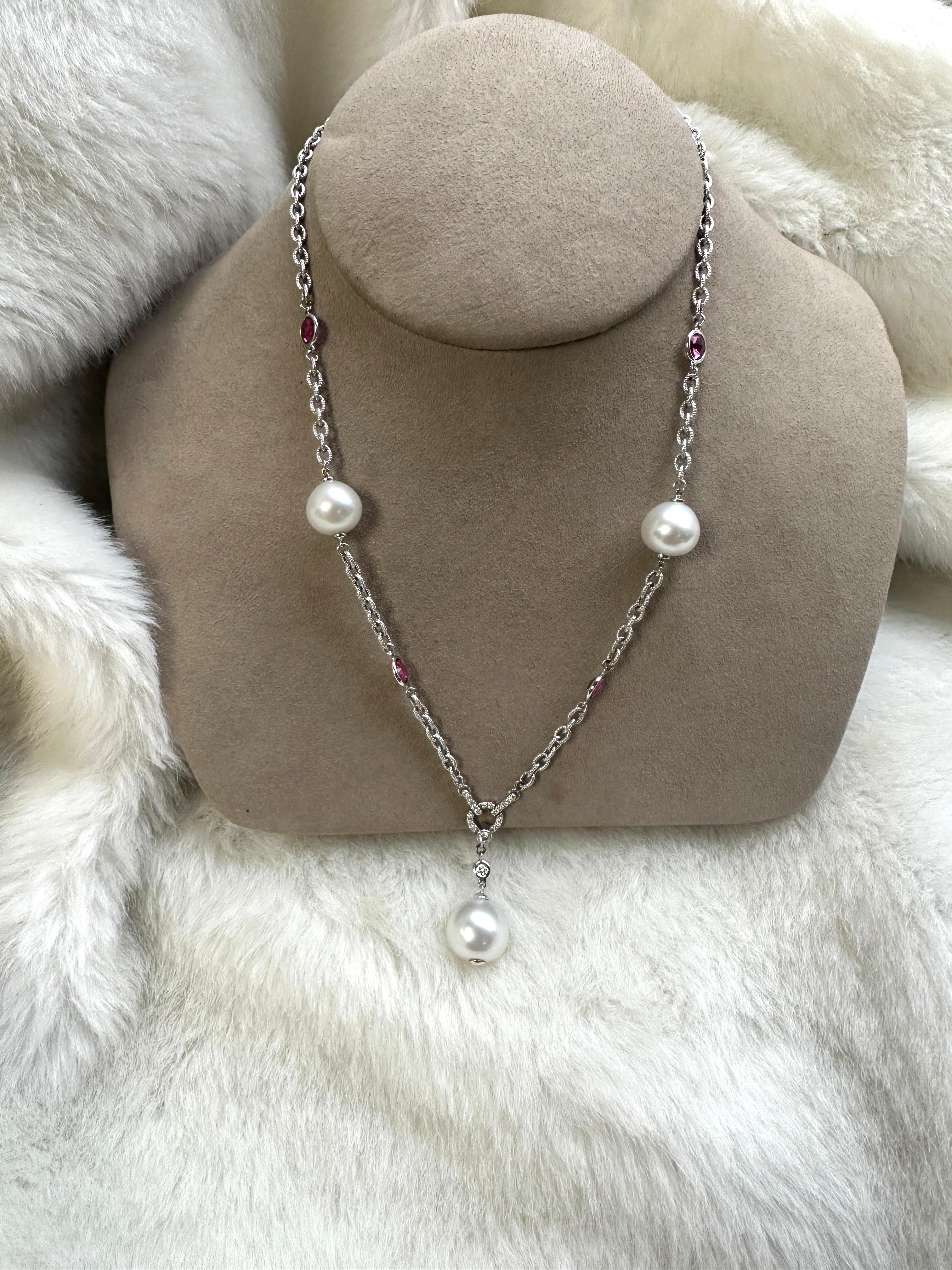 Goshwara - Collier de pampilles en rubélite et perles blanches des mers du Sud Neuf - En vente à New York, NY