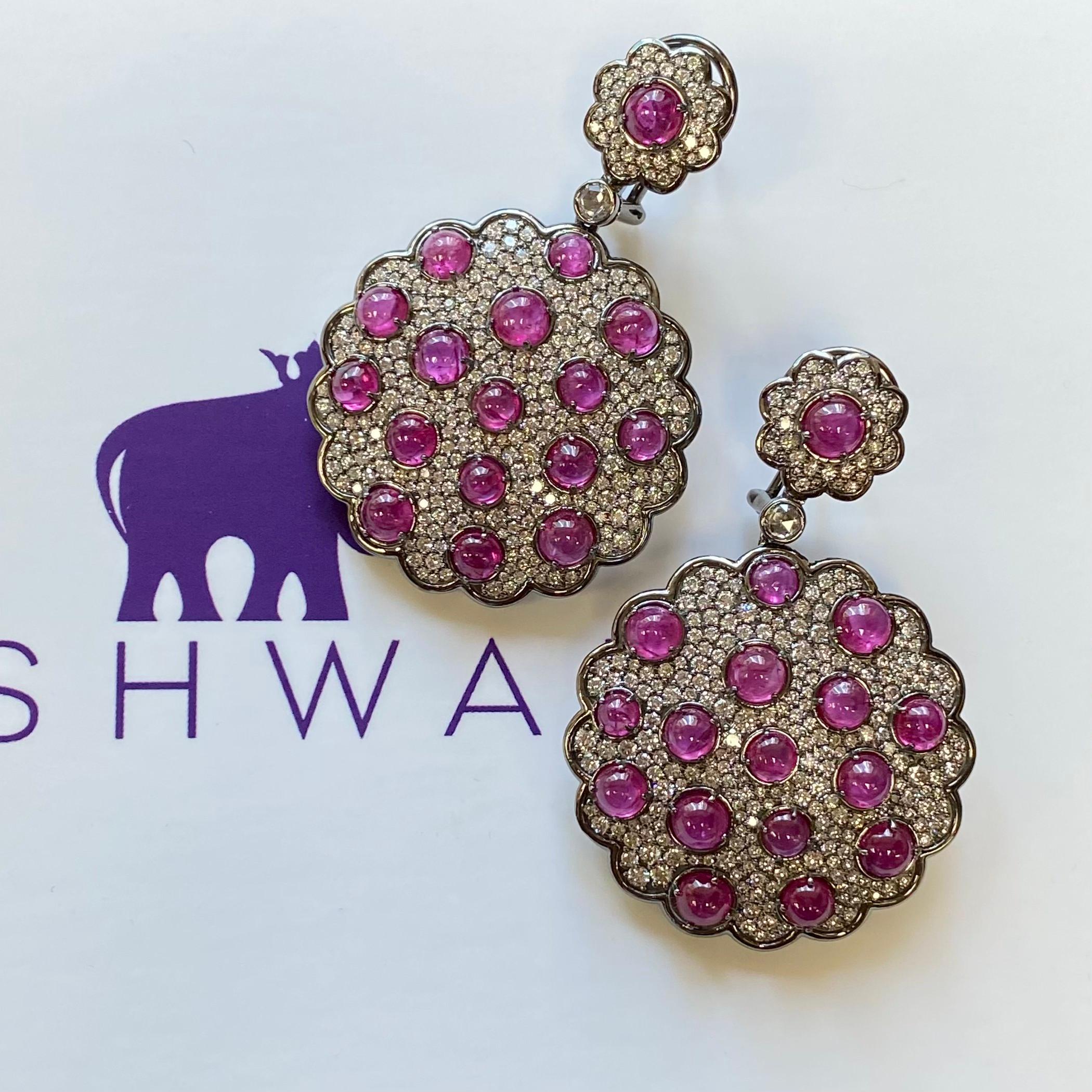 Orecchino Goshwara con cabochon di rubino e diamanti a grappolo in vendita 1