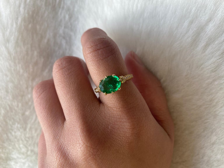 Goshwara Small Oval Emerald with Diamonds Ring  In New Condition For Sale In New York, NY