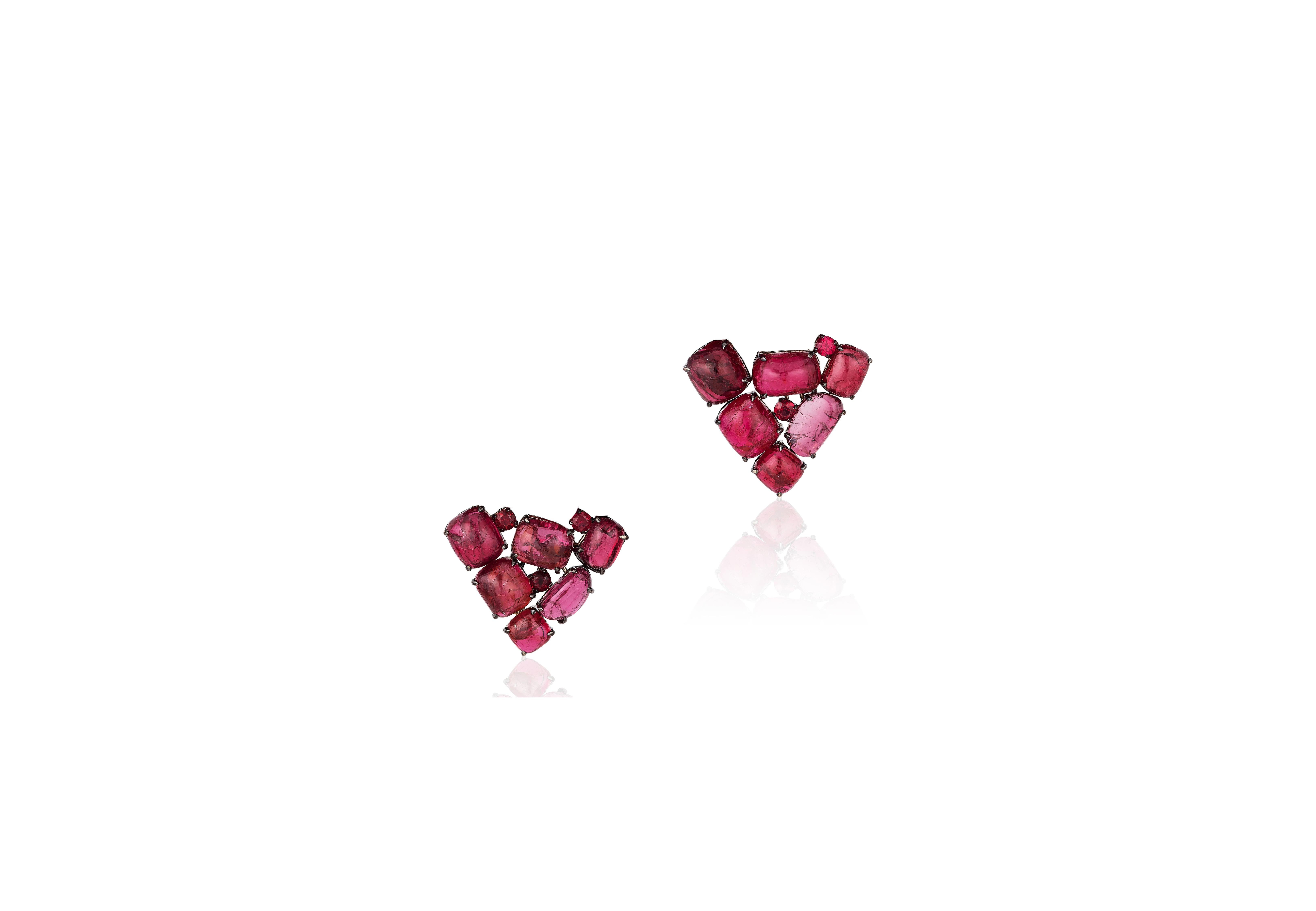 These Spinel Earrings in 18K White Gold from the 'G-One' Collection are a refined display of elegance. These earrings feature stunning spinel gemstones set in 18K white gold. The sophisticated design allows the deep hues of the spinel stones to