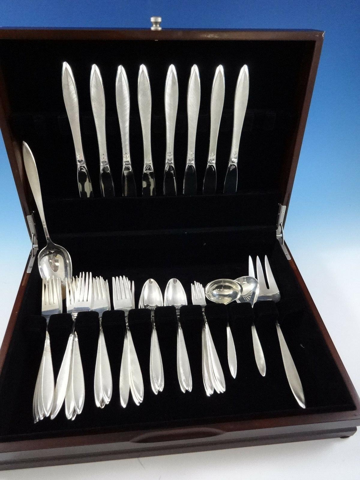 Simple and modern Gossamer by Gorham Sterling Silver flatware set, 44 pieces. This pattern has a beautiful brushed matte finish on the handles. This set includes:

8 knives, 8 7/8