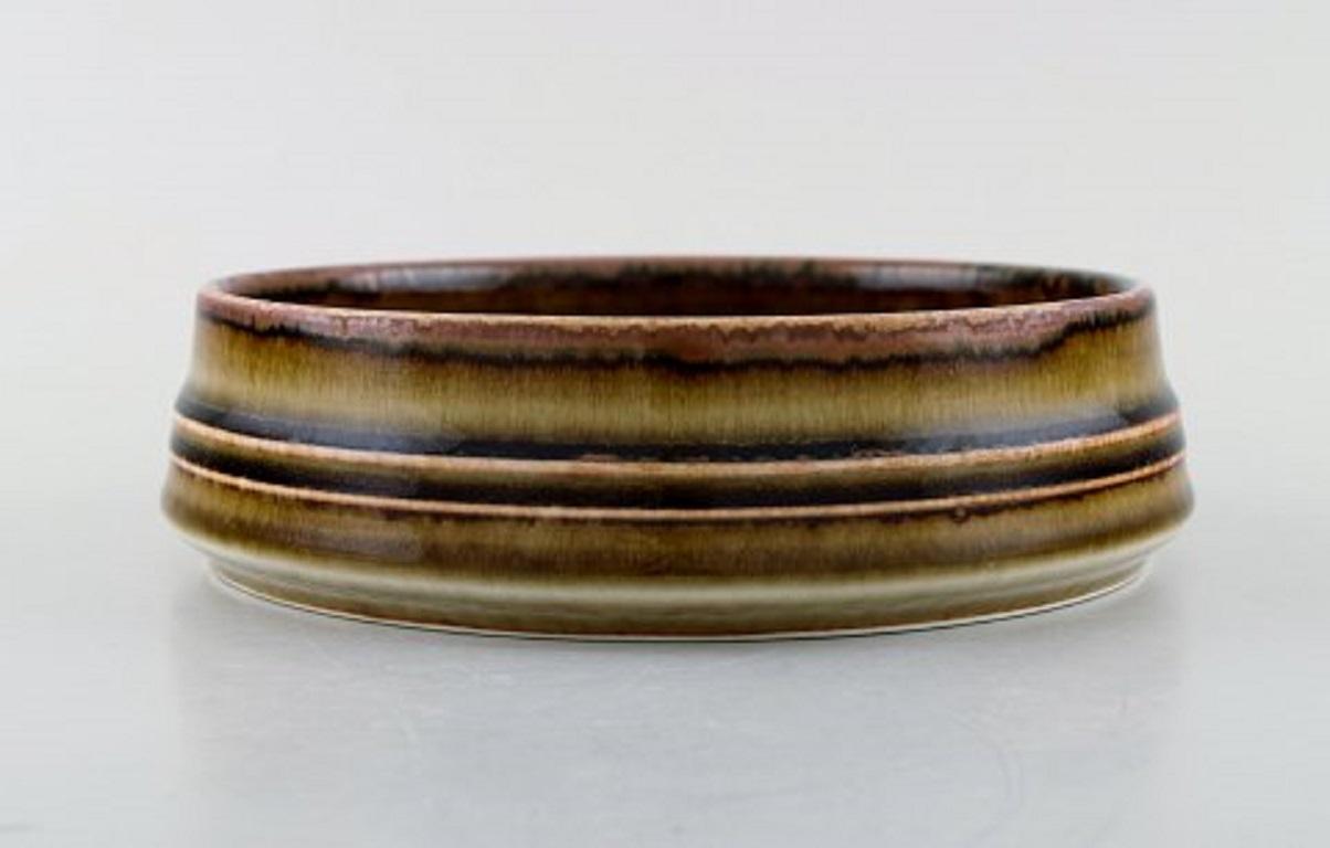 Gösta Andersson for Rörstrand. Bowl in glazed ceramics, mid-20th century.
Measures: 19 x 5 cm.
In very good condition.
2nd factory quality.
Stamped.