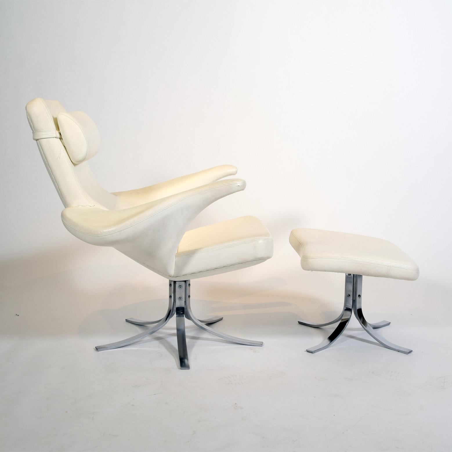 Gösta Berg and Sten Erik Eriksson Seagull chair and ottoman manufacturer's label to underside of chair and ottoman ‘FH Made in Denmark 7104 by Fritz Hansen Furniture Maker Danish Control’. Original white leather.