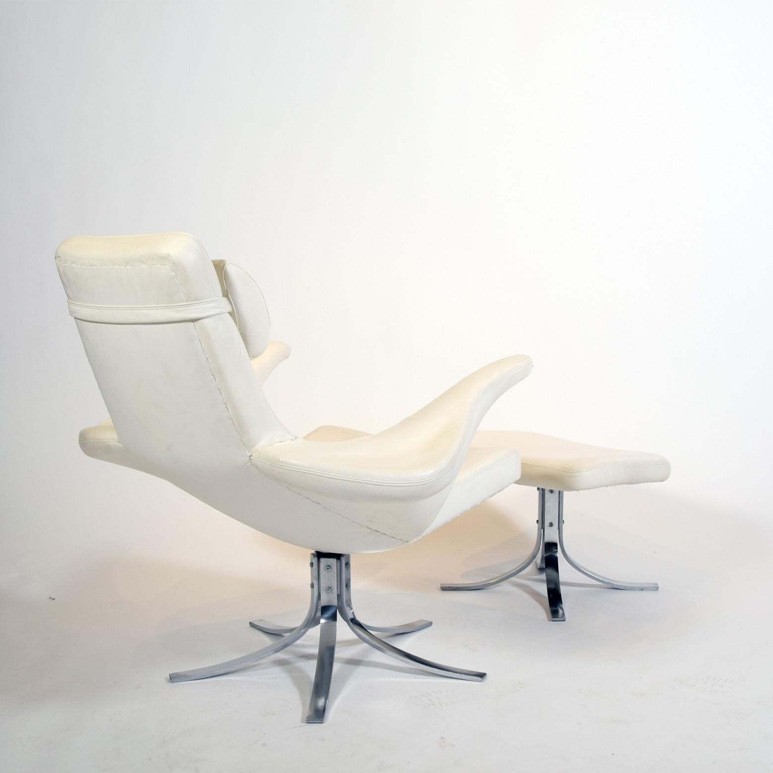 Scandinavian Modern Gösta Berg and Sten Erik Eriksson Seagull Chair and Ottoman for Fritz Hansen For Sale